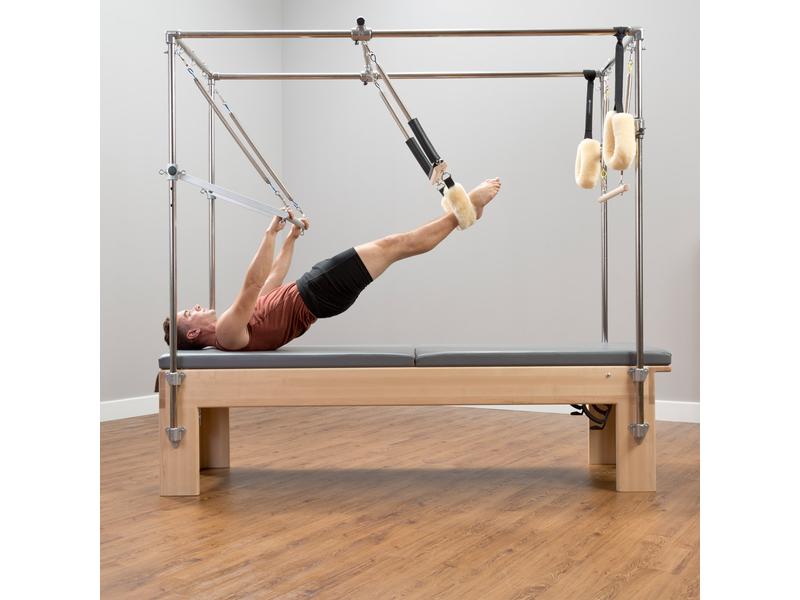 Pilates Reformer-Trapeze-Kombination Strata Revo 61 cm Kombination aus Studio Reformer und einer Trapezbank