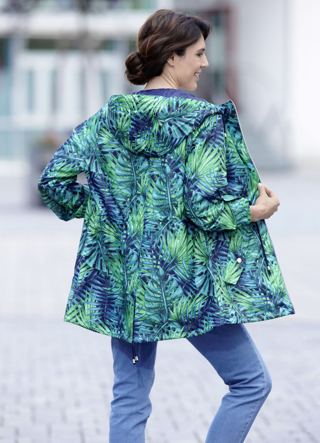 Jacke mit fester Kapuze