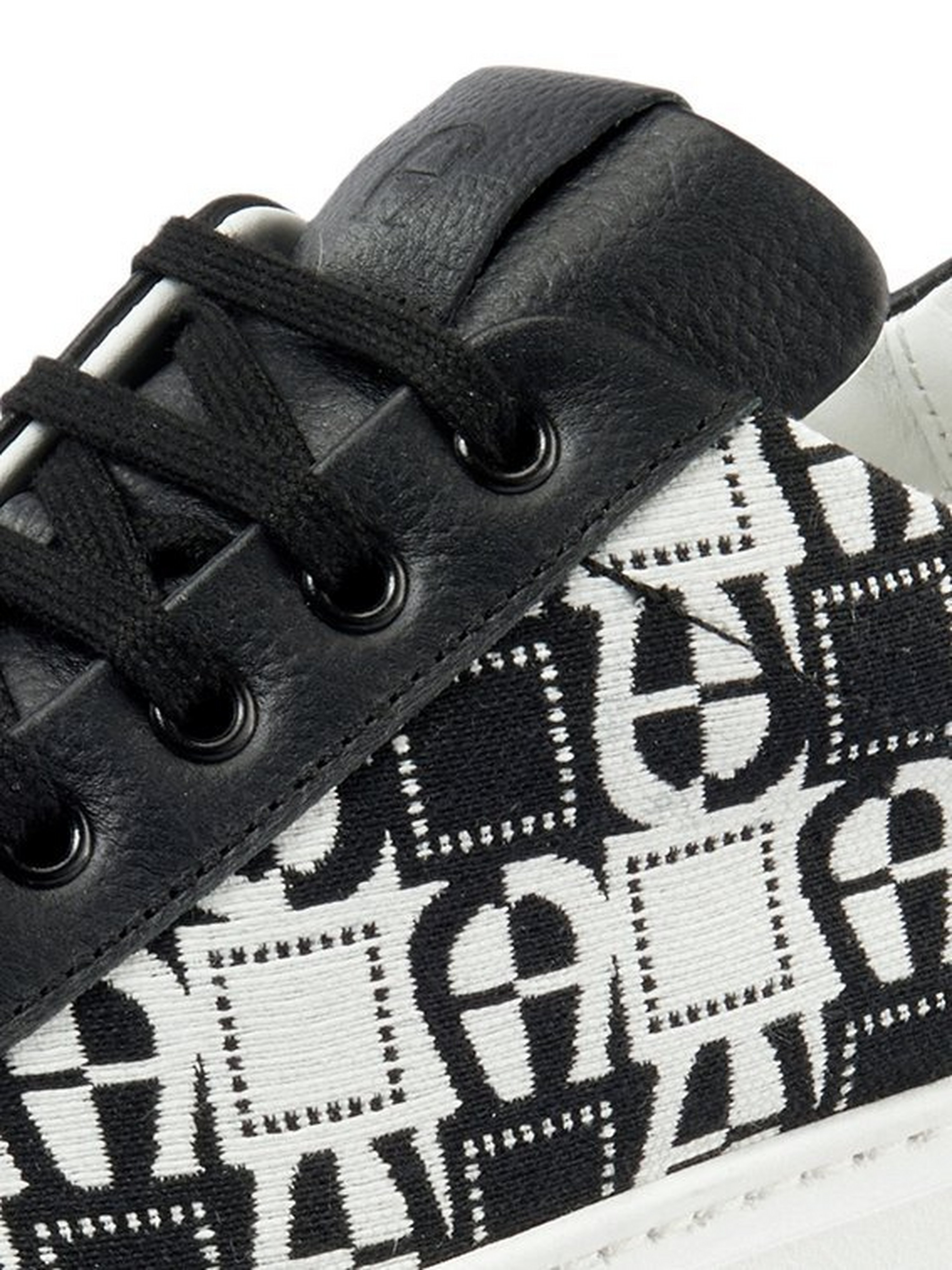 Sneaker