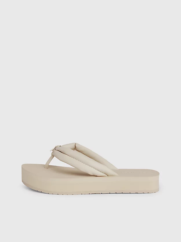 Chinelo de dedo com plataforma