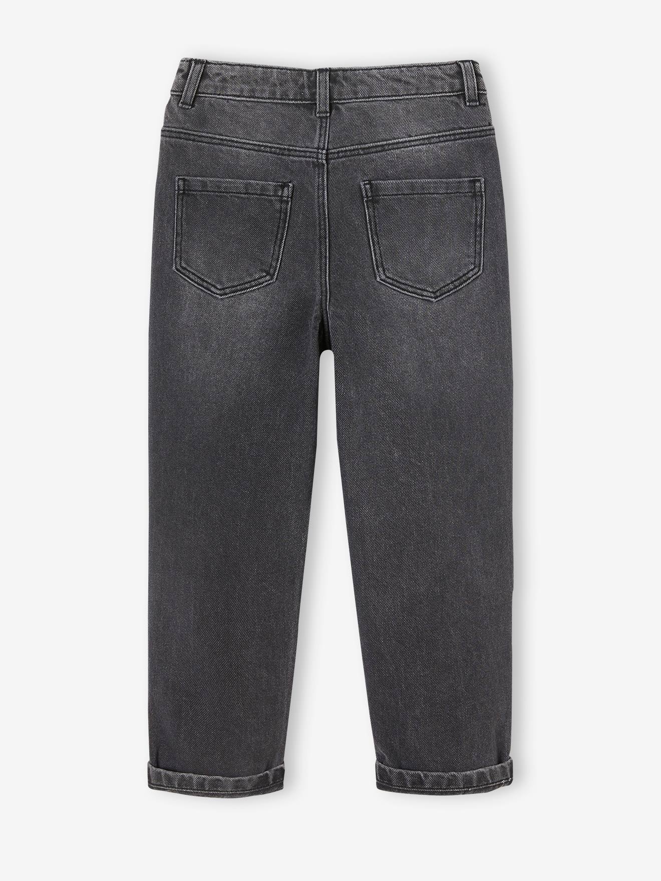 Calça jeans folgada estilo boyfriend para uma garota que curte maconha.