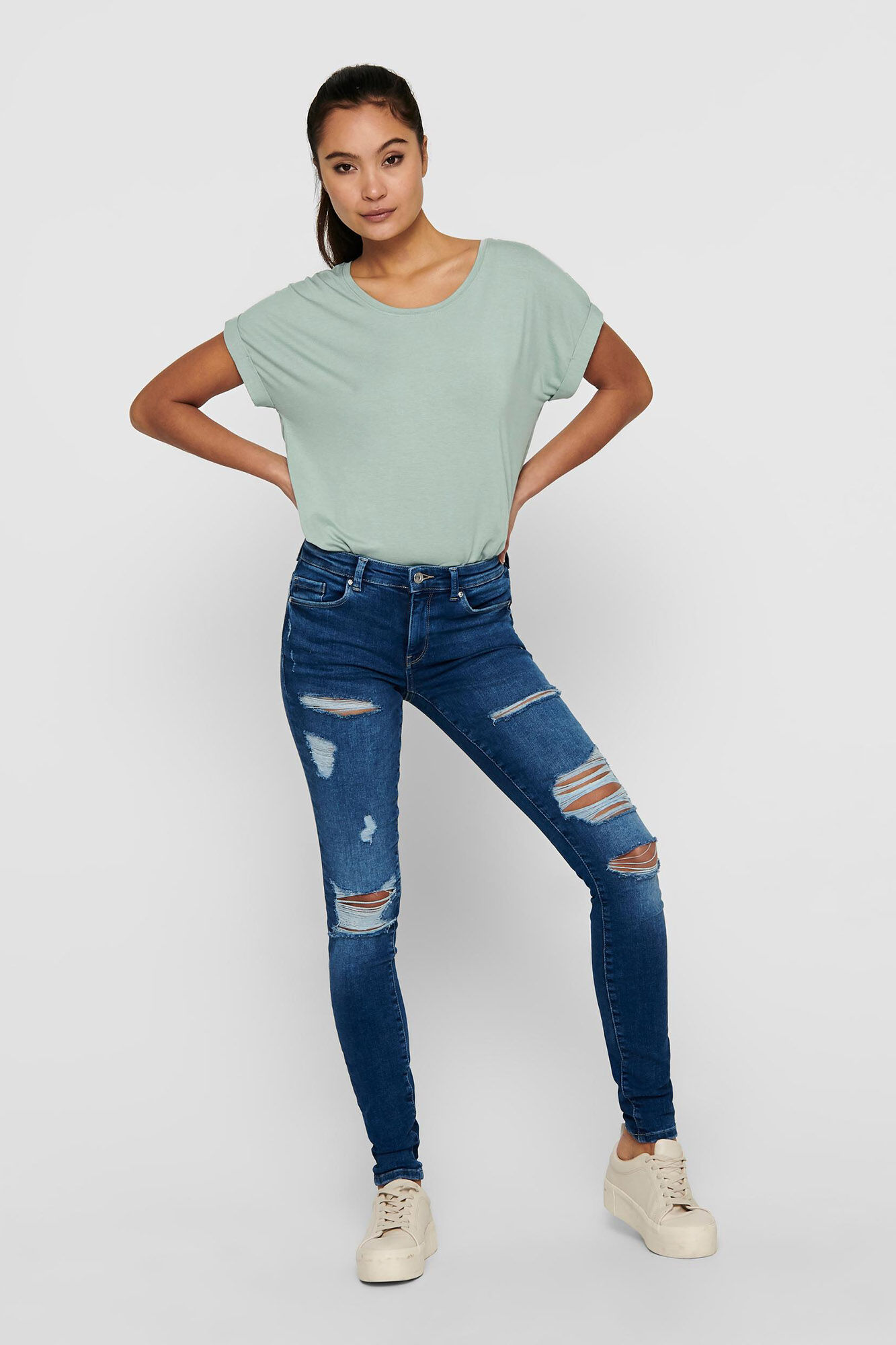 Blusa de manga curta e modelagem folgada