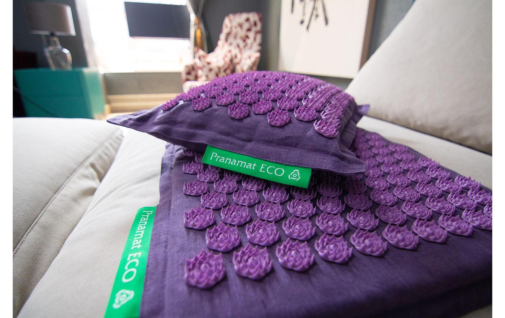 Eco Massage Set – Matte und Kissen dunkelviolett<br>Nahhaltiges, handgefertigtes Rücken- und Kopfmassage Set