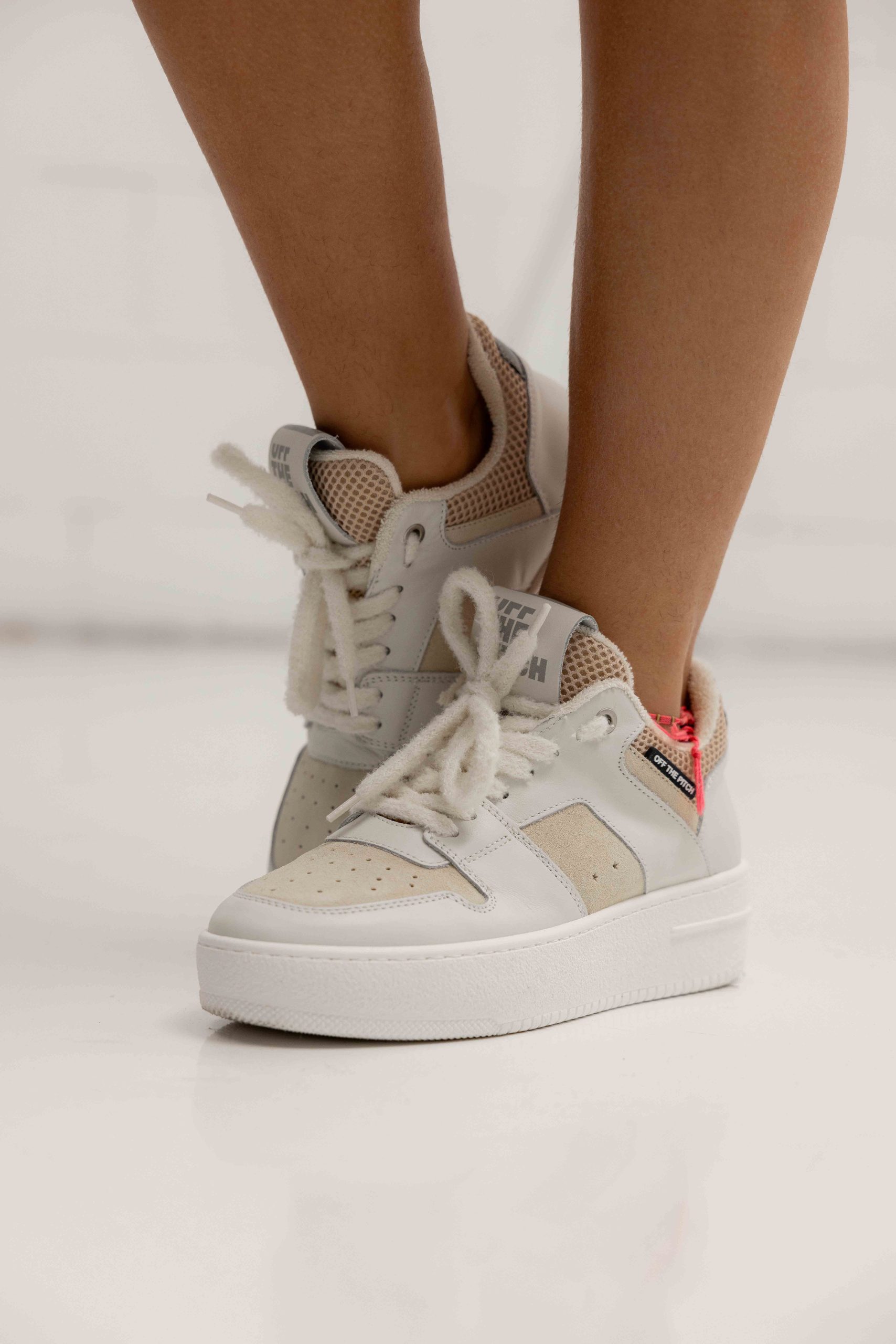 Off The Pitch Mocha Sneakers Dames Beige