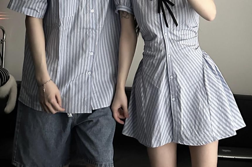 Azure - Bijpassende set van een paar korte mouwen gestreepte mini A-lijn overhemdjurk / shorts / shirt / mid-rise gewassen denim shorts / set