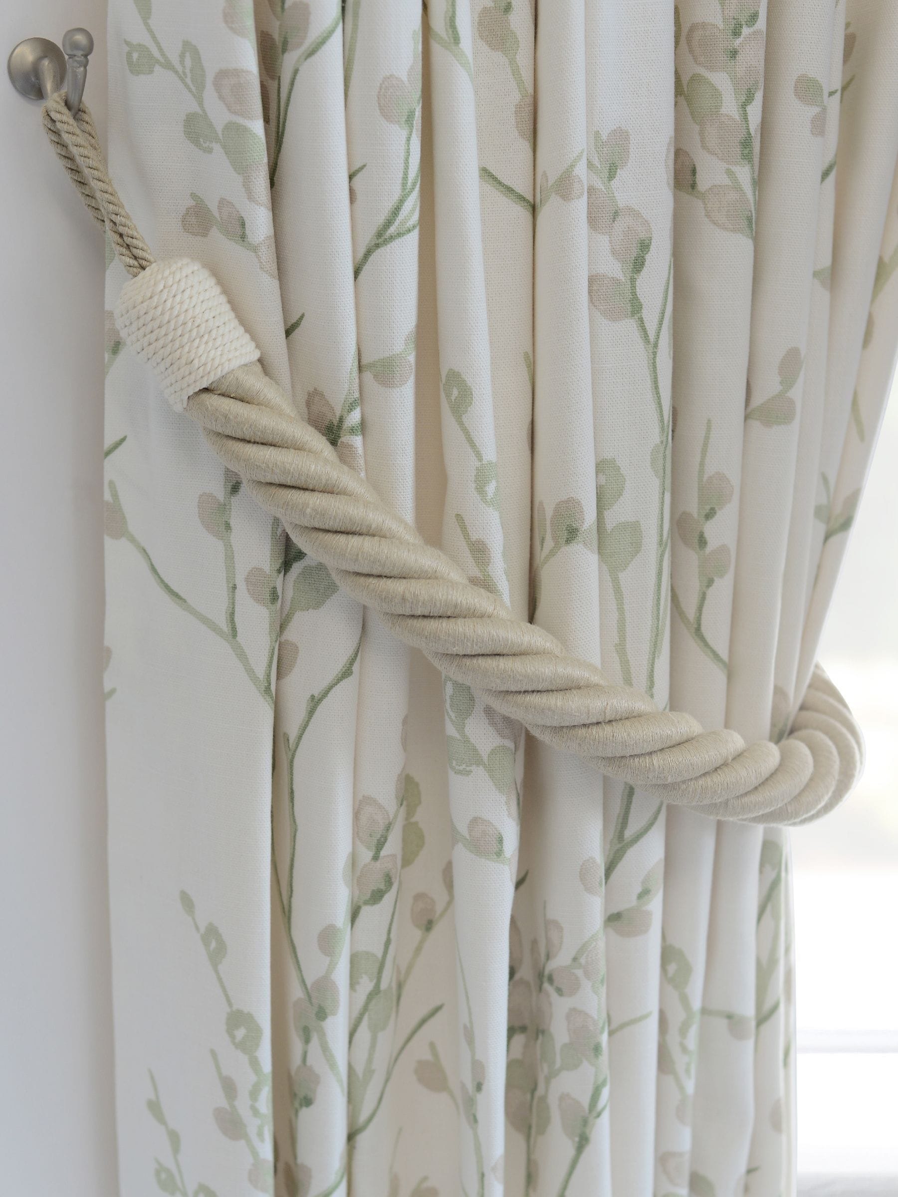 Laura Ashley Rhiannon touw embrasse