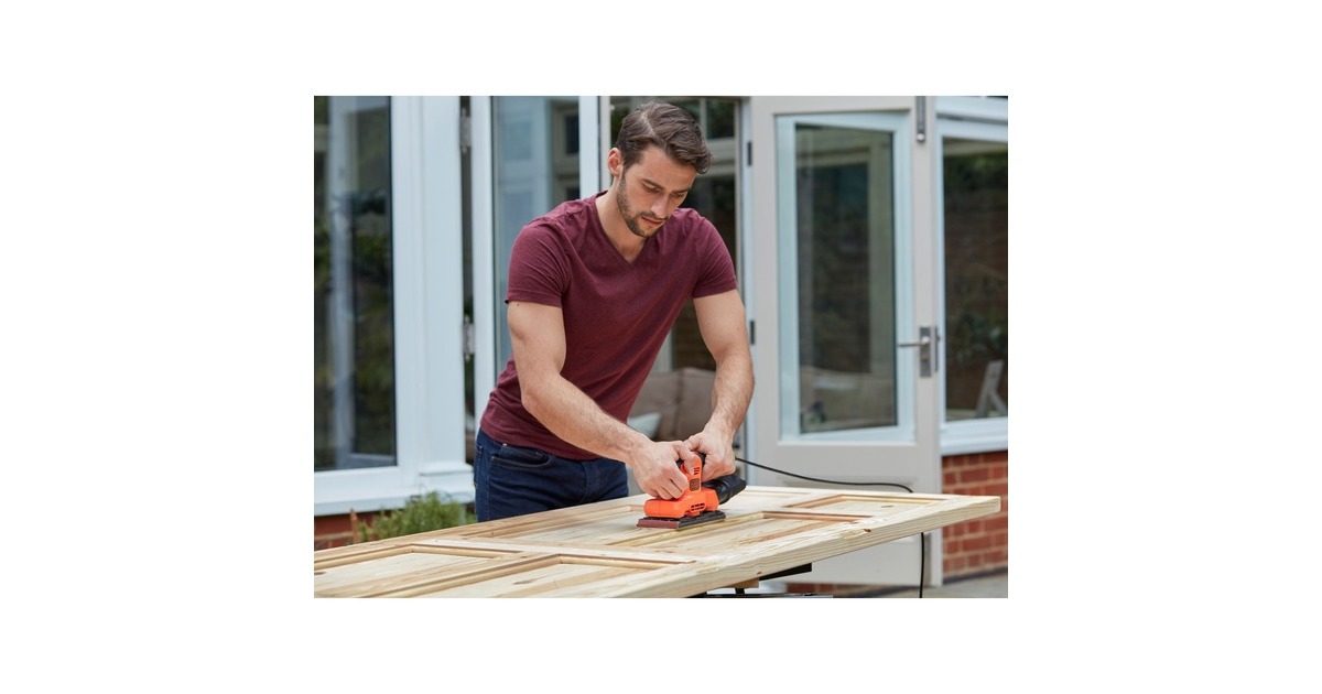 BLACK+DECKER150W 1/3 vel vlakschuurmachine BEW220-QS  (Oranje/zwart)