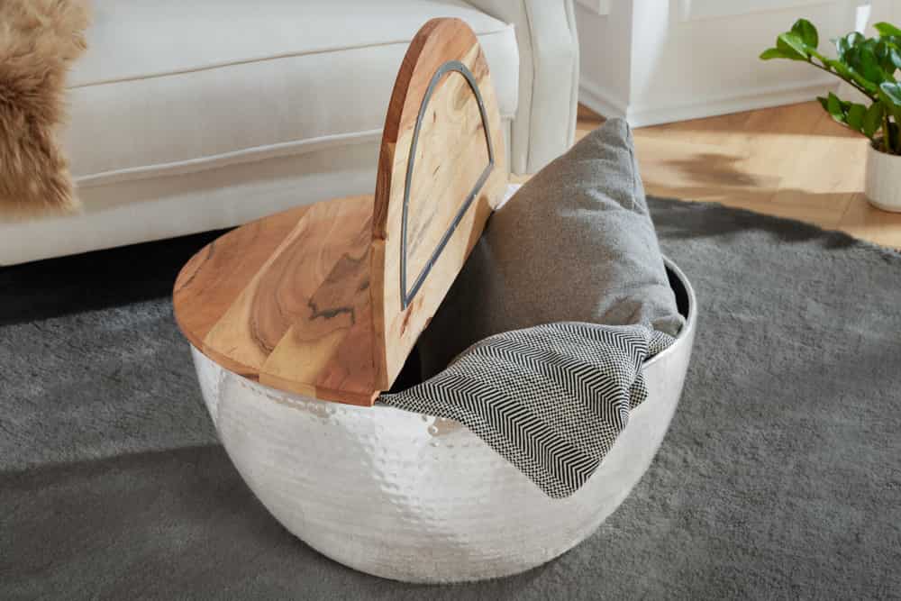 Runder Couchtisch ORIENT STORAGE 60cm silber Akazienholz mit Stauraum Hammerschlag handmade