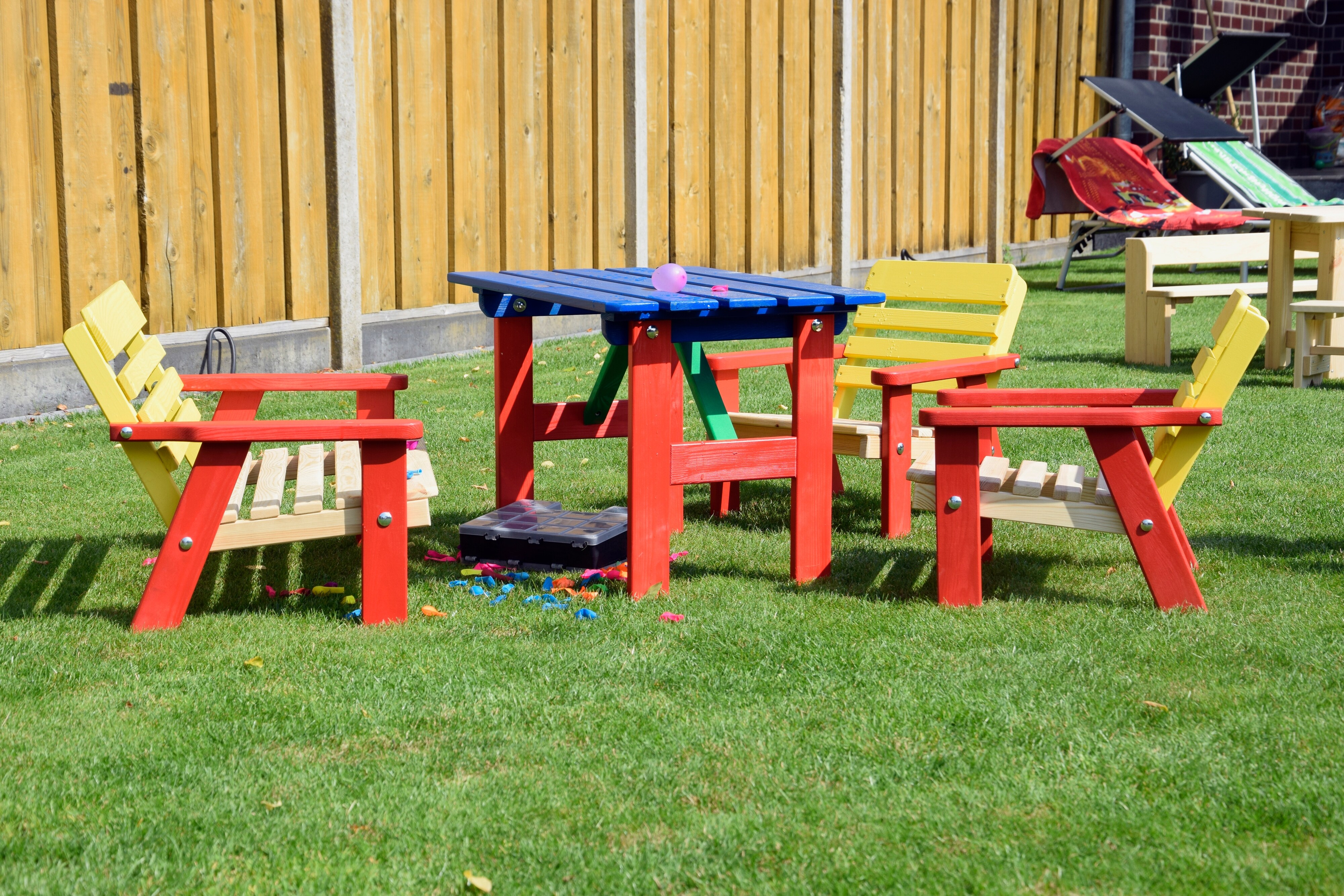 dobar Mehrfarbige Kindersitzgarnitur mit Tisch