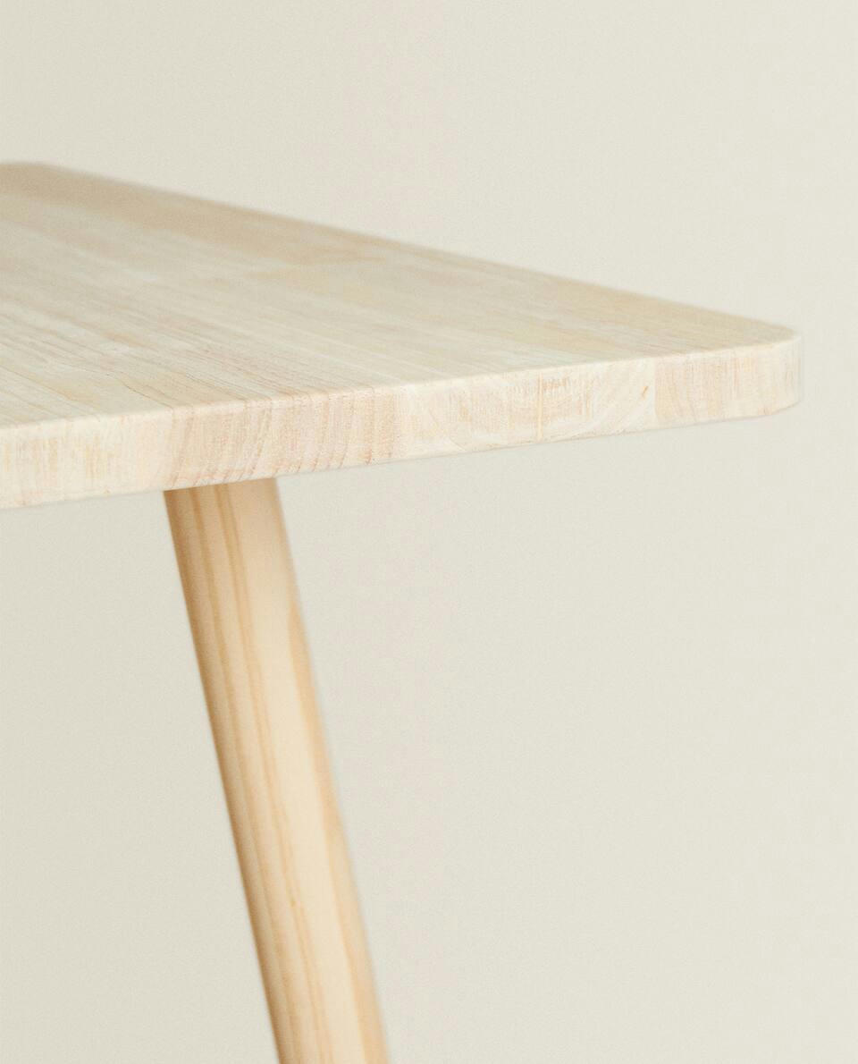 MESA DE MADEIRA COM URSO