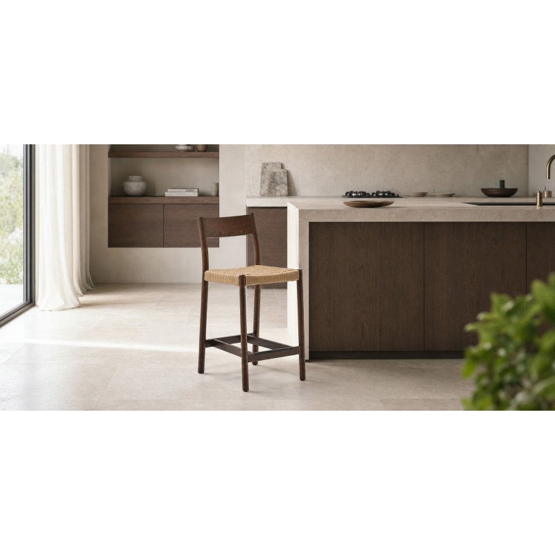 Tabouret Yalia dossier en bois de chêne finition noyer et assise en corde 65 cm