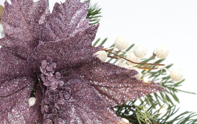 I.GE.A. Winterliche Kunstpflanze »Gesteck, Poinsettia mit LED Beleuchtung, Weihnachtsdeko,« Kunstblumen-Arrangement mit Weihnachtsstern, Weihnachtsgesteck