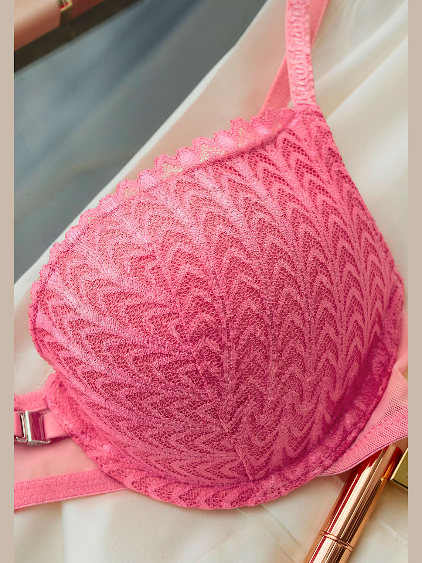 Soutien-gorge à armatures féminin en dentelle graphique et maille douce
