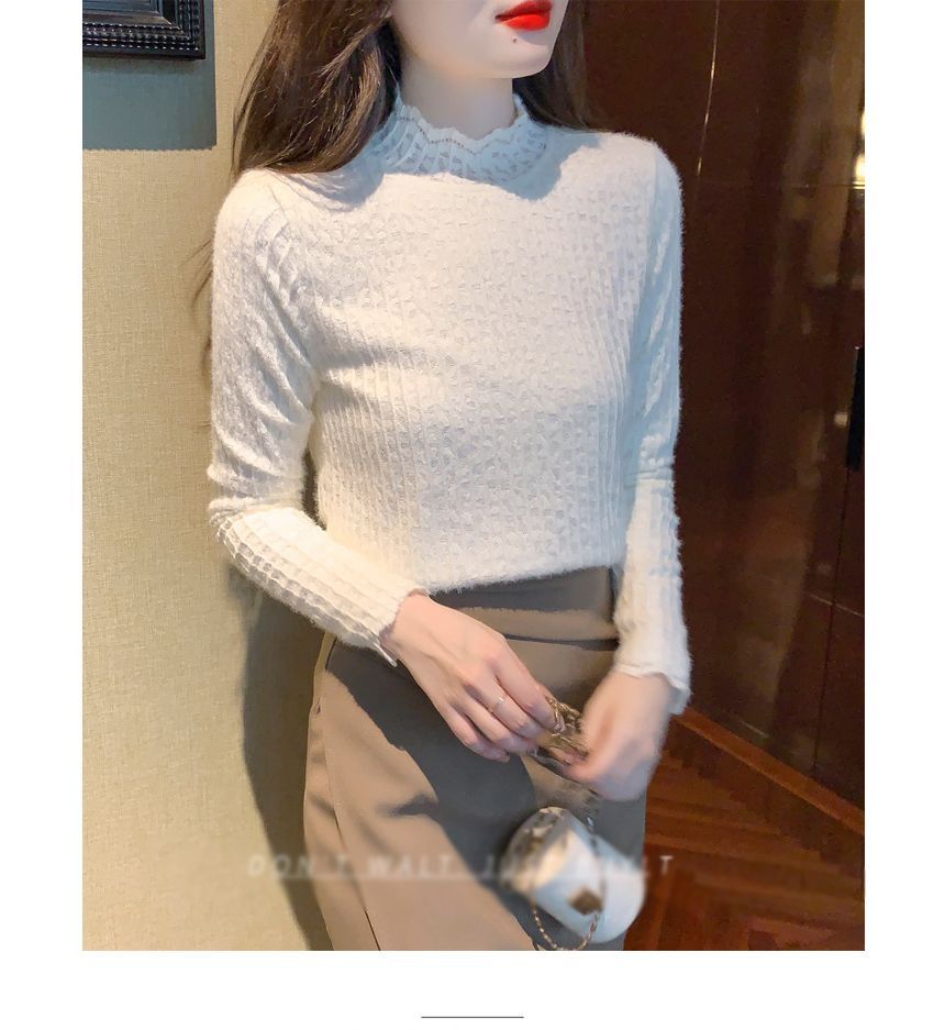 Essere - Blouse met lange mouwen en hoge hals en kant