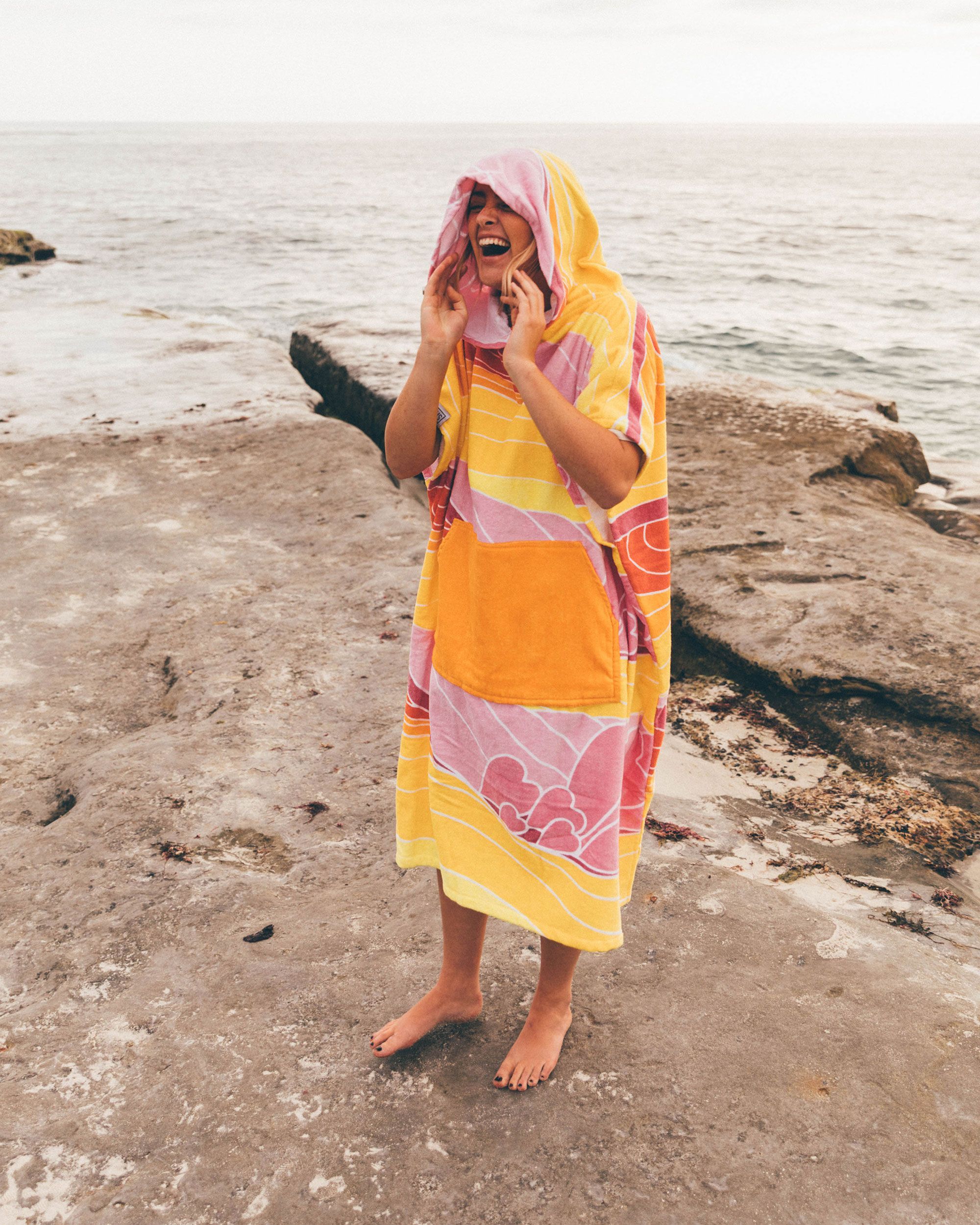 LEUS Poncho Carissa Moore L