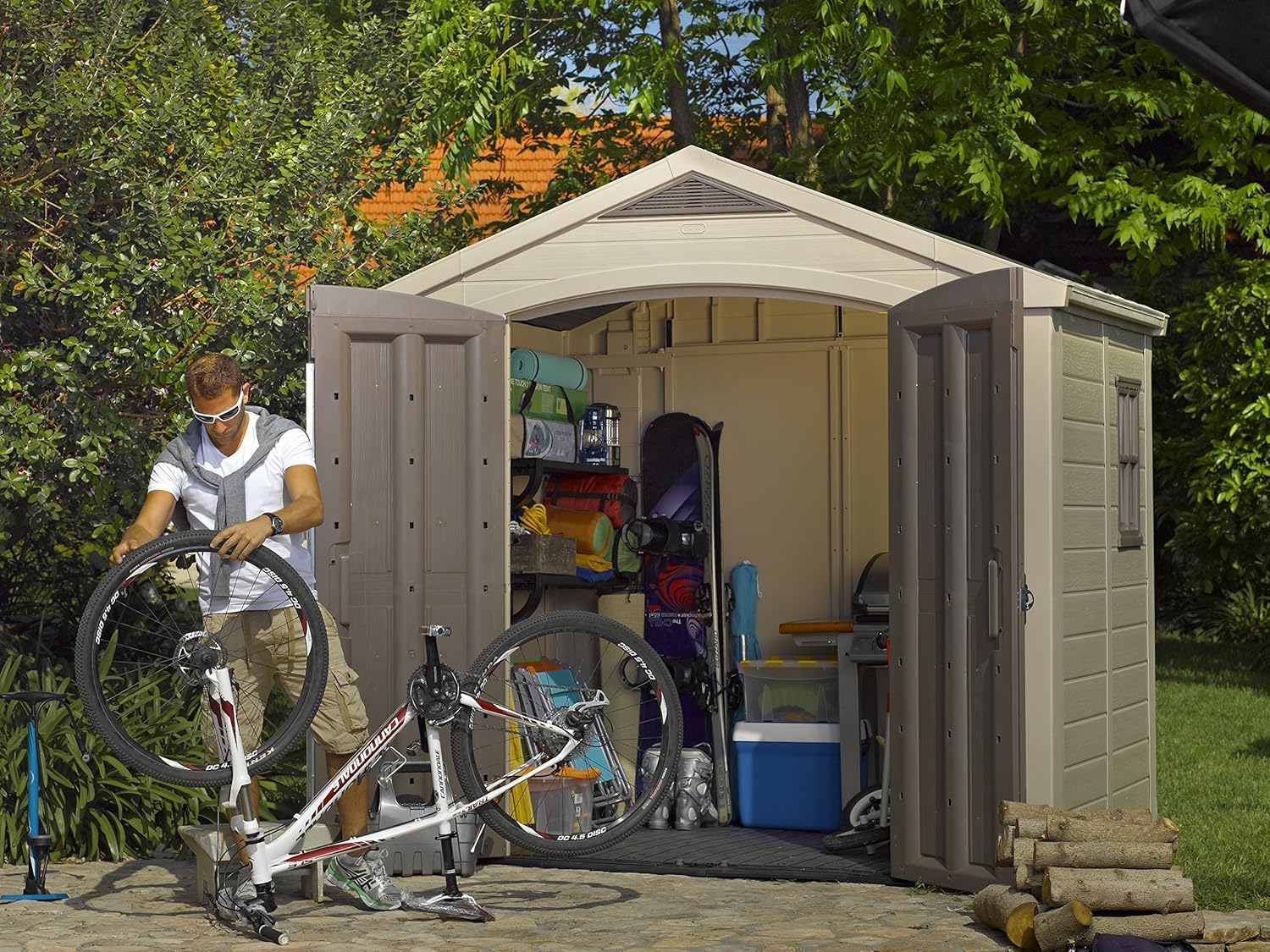 Keter Gerätehaus Factor 8x6, Beige, 8.1m³ Rauminhalt, Außenmaße (B/T/H):256.5 x 182 x 243 cm, wetterfest, wasserdicht, UV-beständig, Outdoor
