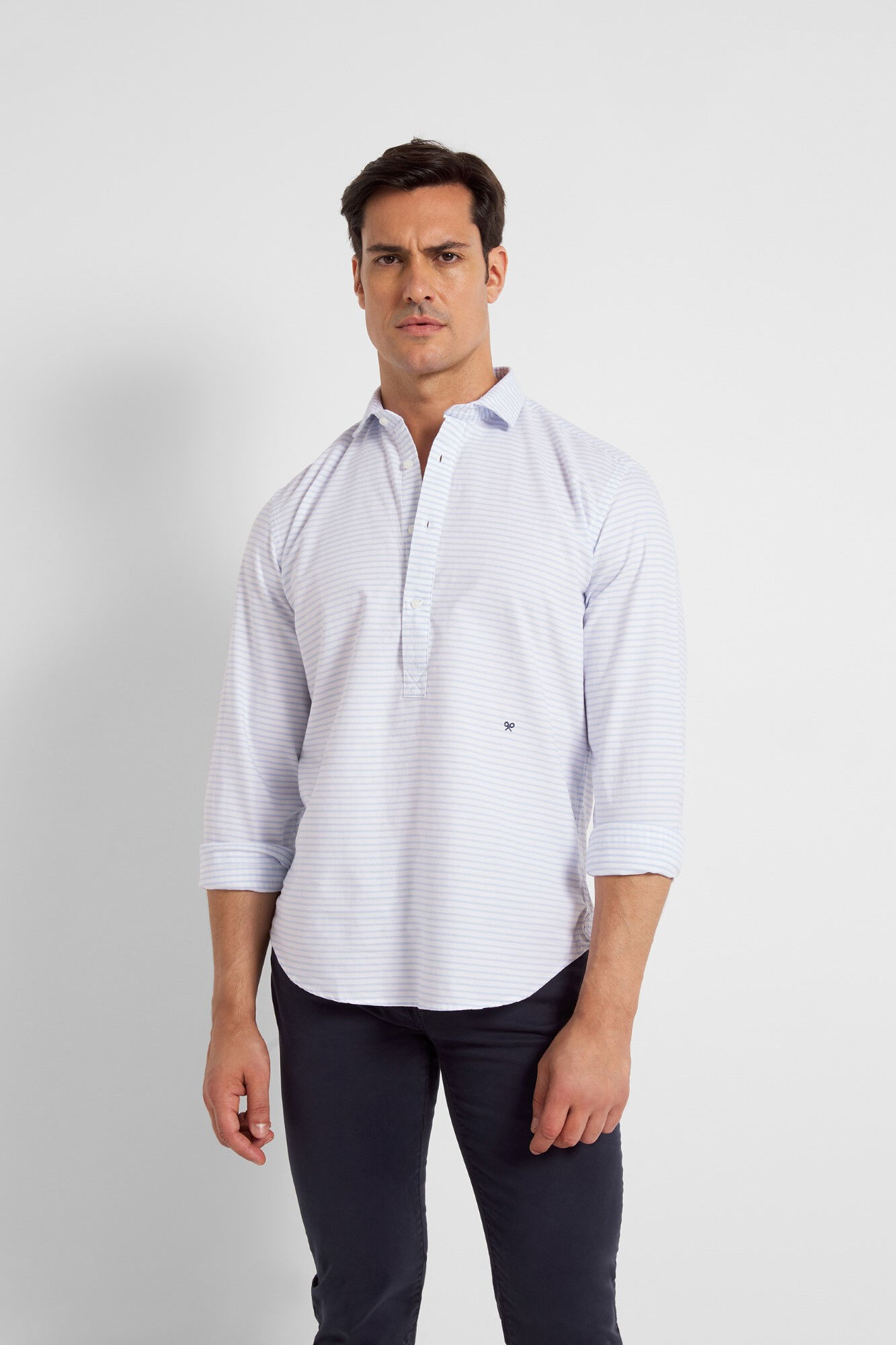 Camiseta esportiva Oxford azul fina com estampa horizontal - Azul
