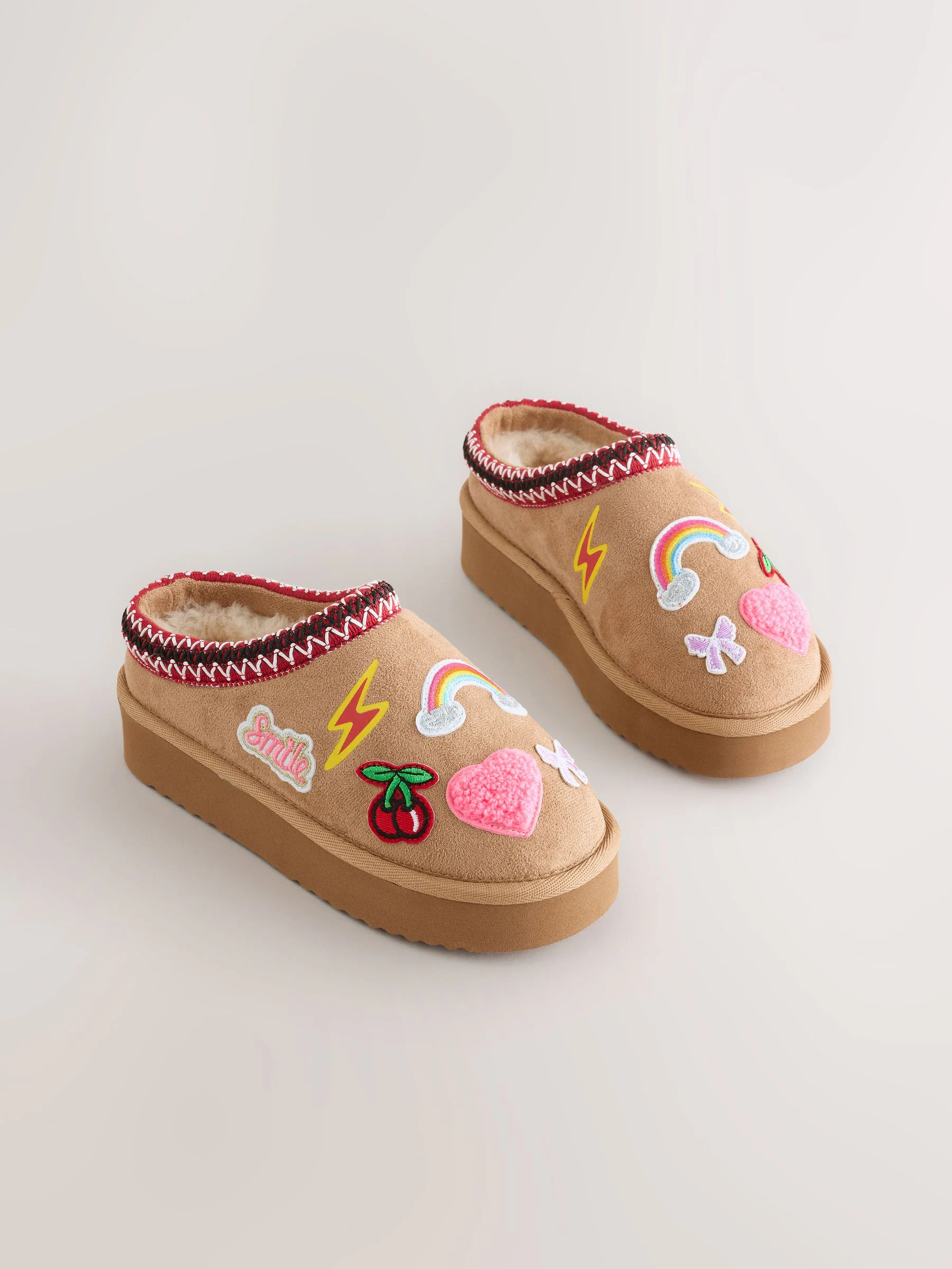 Lichtbruin met badge - Lage schoenen Shoot fleece gevoerde pantoffels