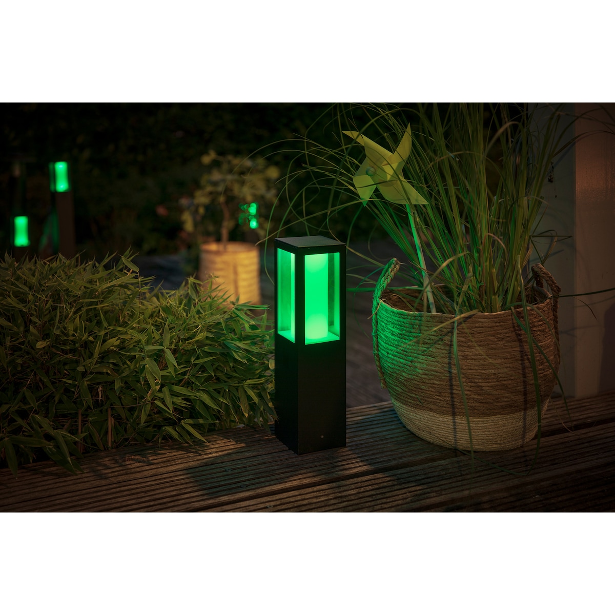 Philips Hue Impress WACA sokkellampe (sort)