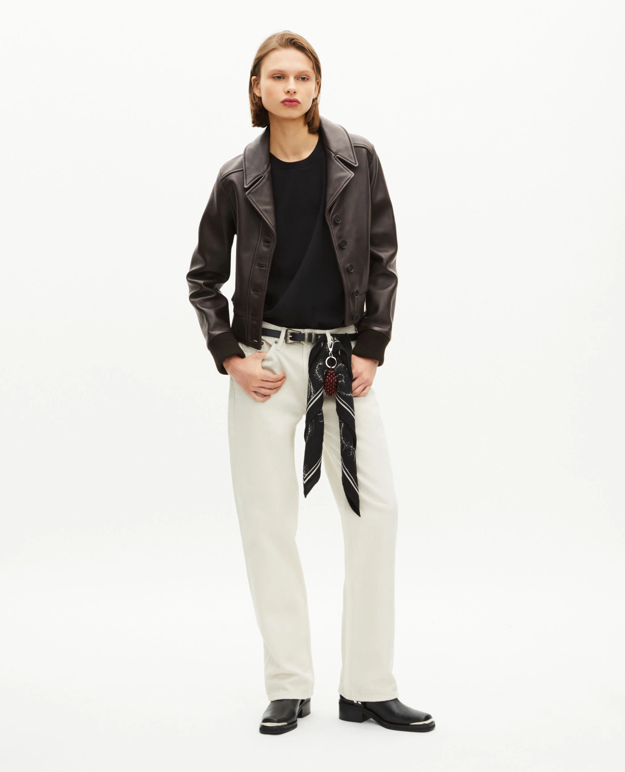 Blouson court en cuir marron
