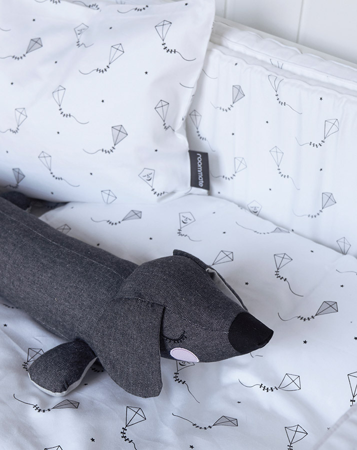 Kissen LAZY PUPPY (25x55) in anthrazit