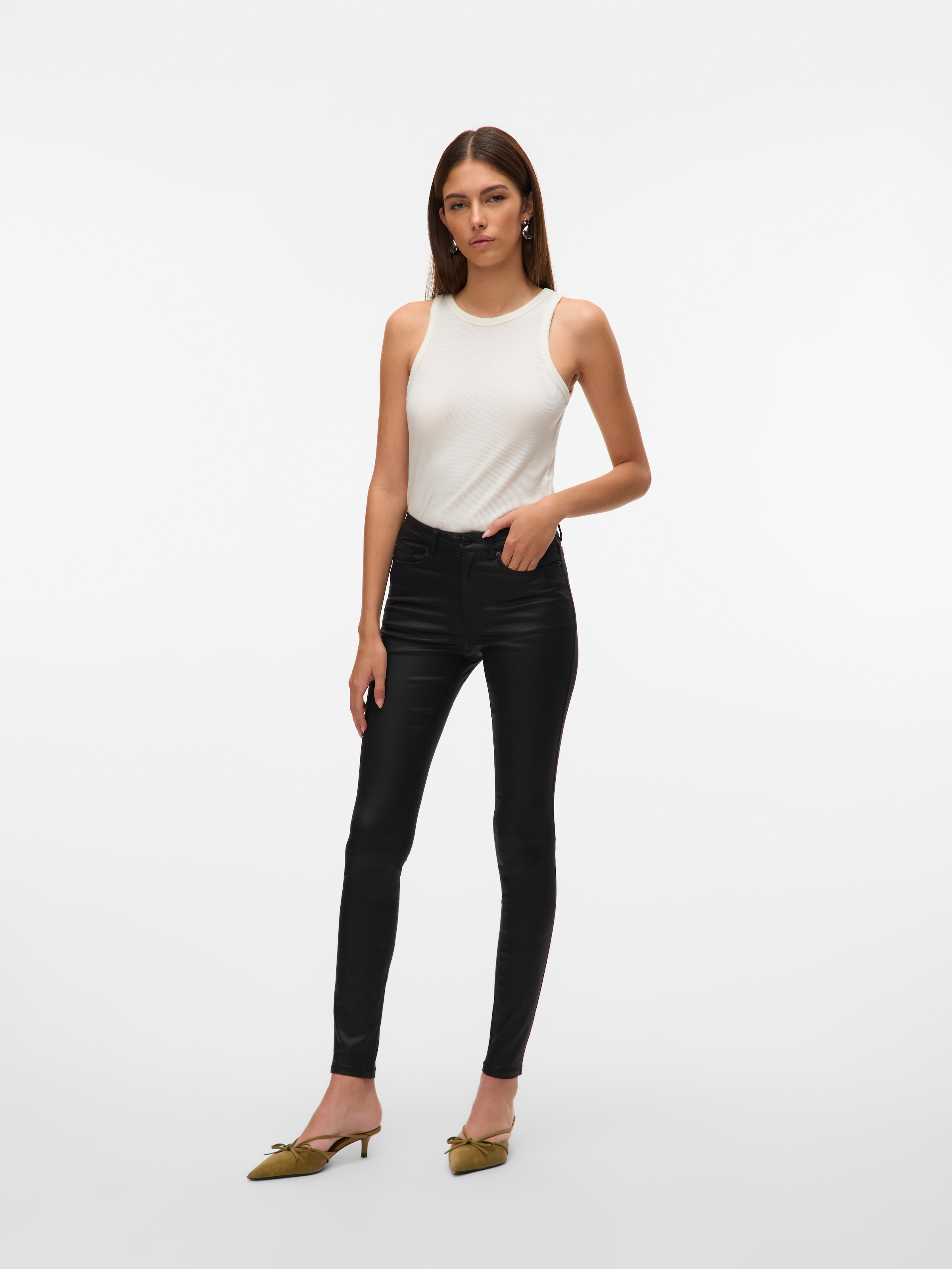 Vero Moda Skinny-fit-Jeans »VMFLASH MR SKINNY COATED PANTS NOOS« mit beschichteter Lederimitat Optik