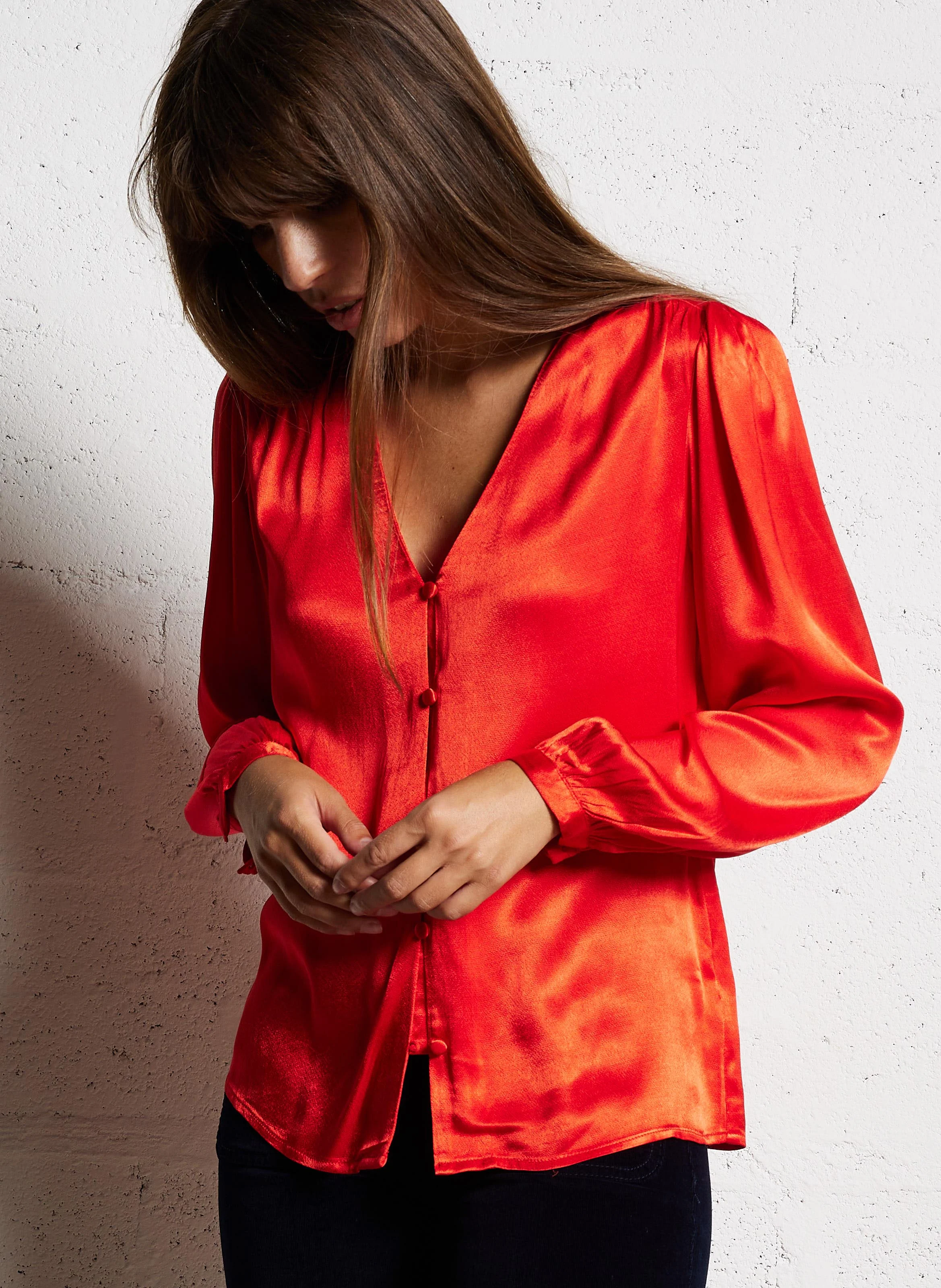 BIANCA - Chemise droite à col V | Rouge