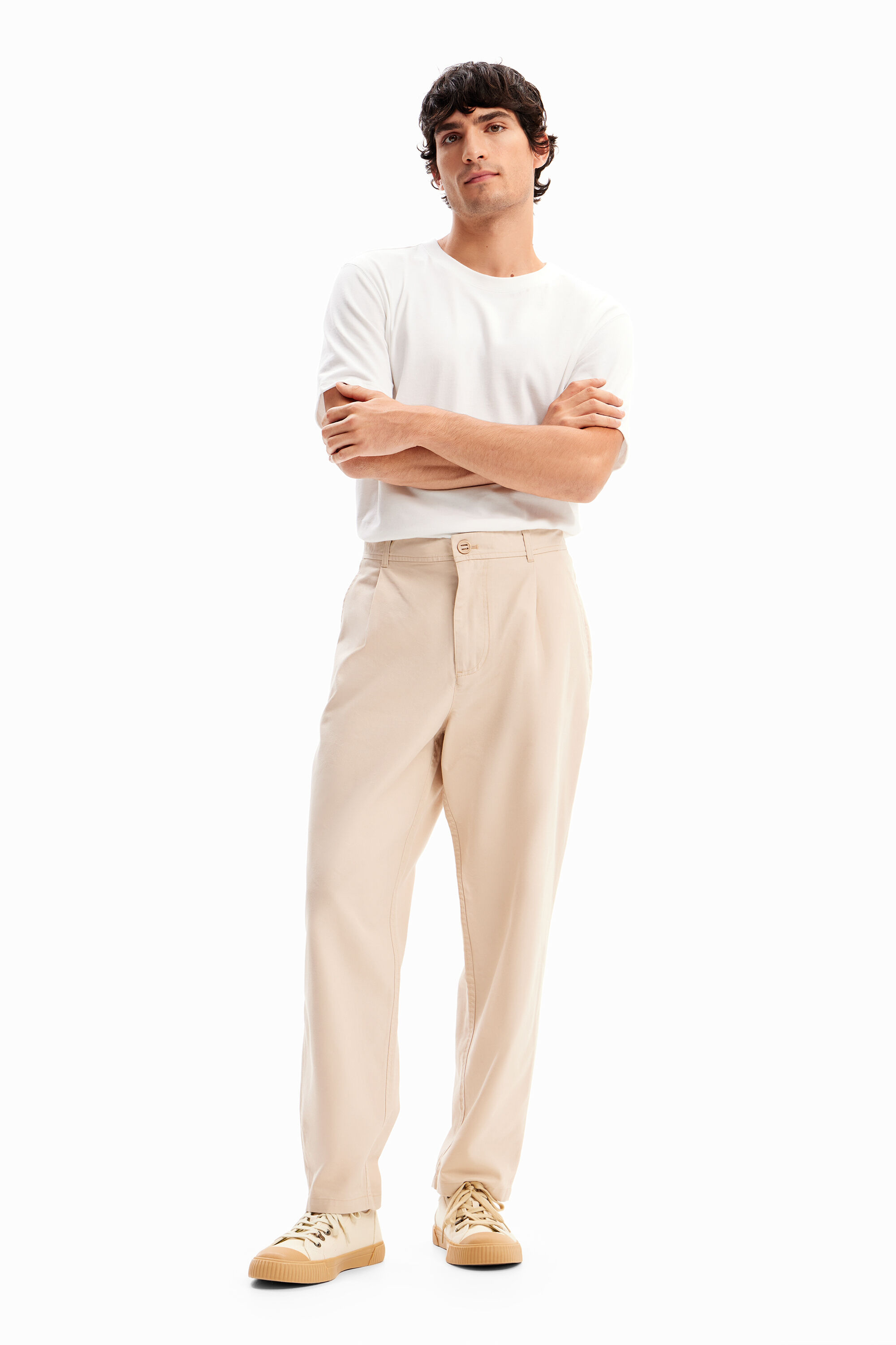 Calça chino afunilada