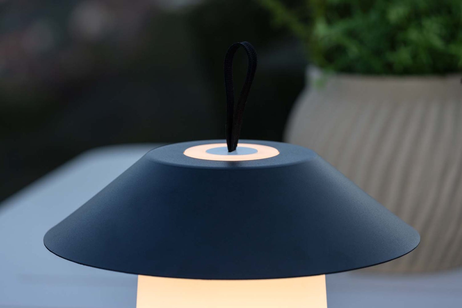 Rubu LED tafellamp voor buiten, zwart. 24 x 24 x 26 cm
