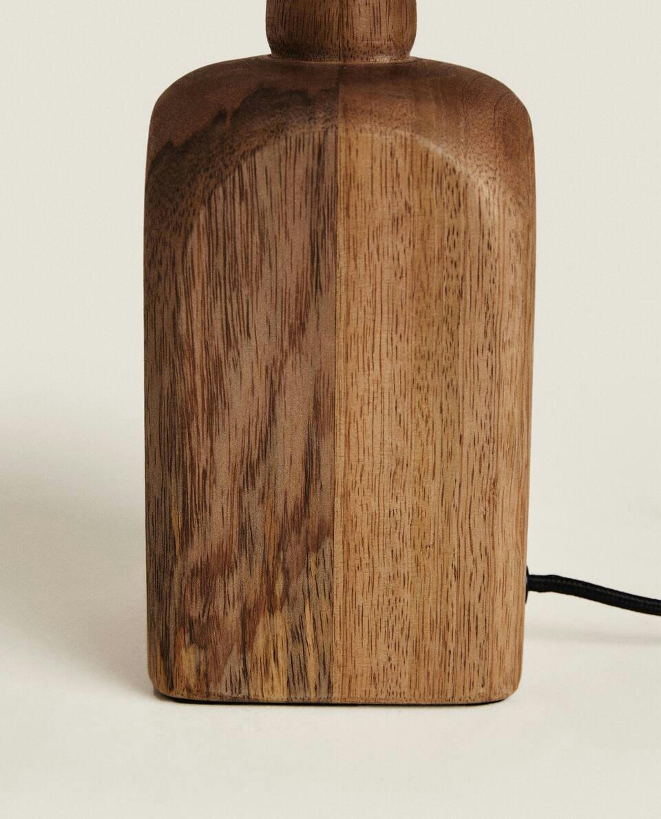 LUMINÁRIA COM BASE DE MADEIRA