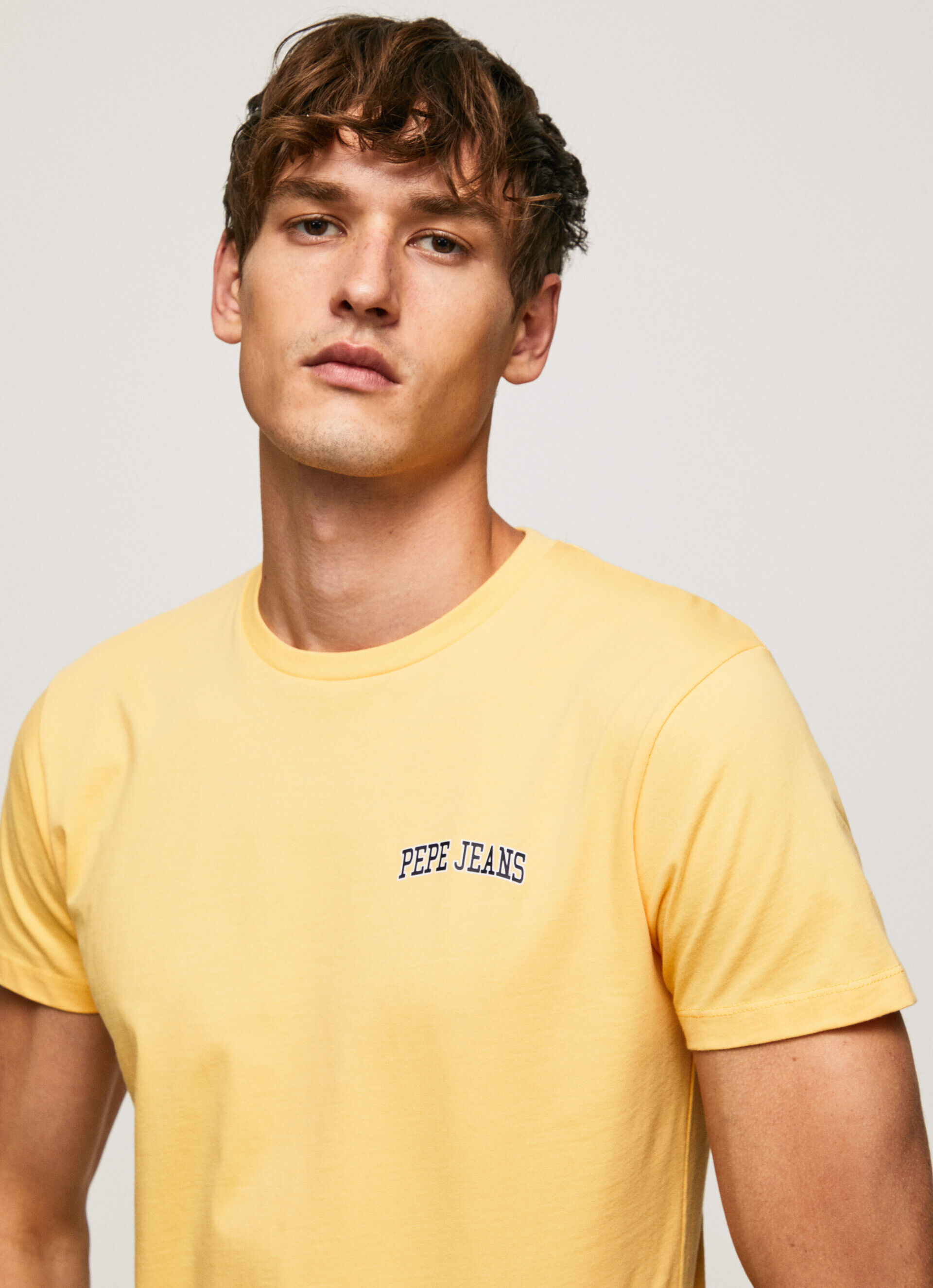 CAMISETA COM LOGOTIPO ESTAMPADO - brilhante
