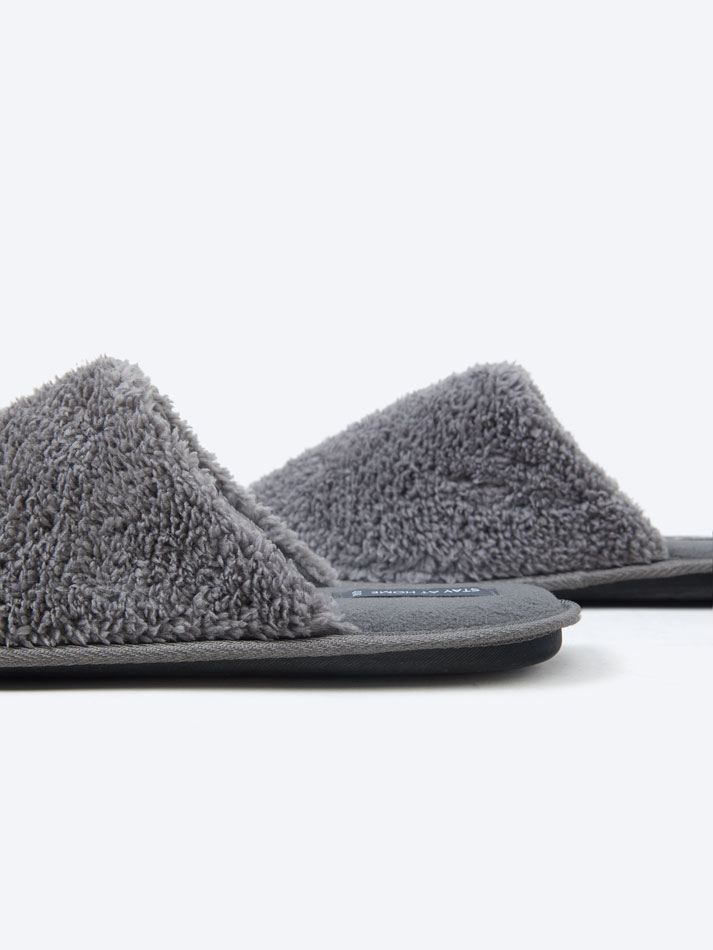 Pantufa felpuda - Cinza