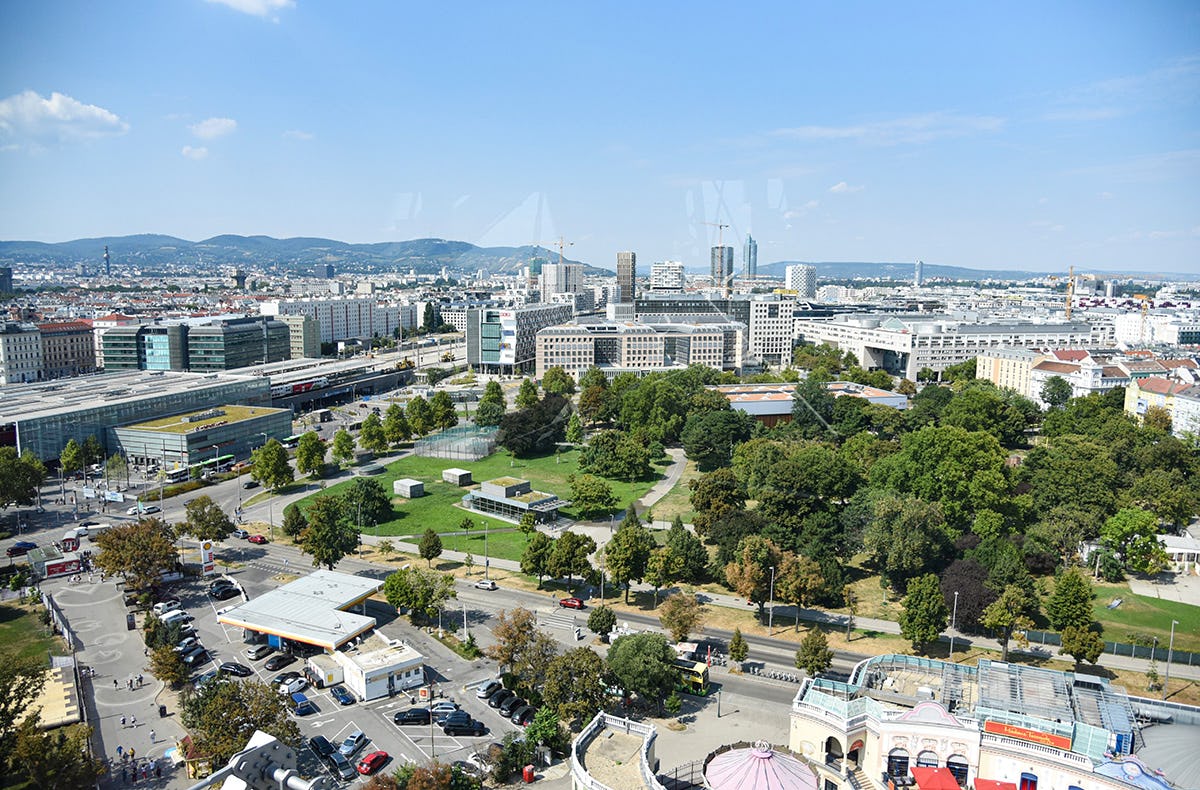 Weinprobe im Riesenrad mit Dinner Wien