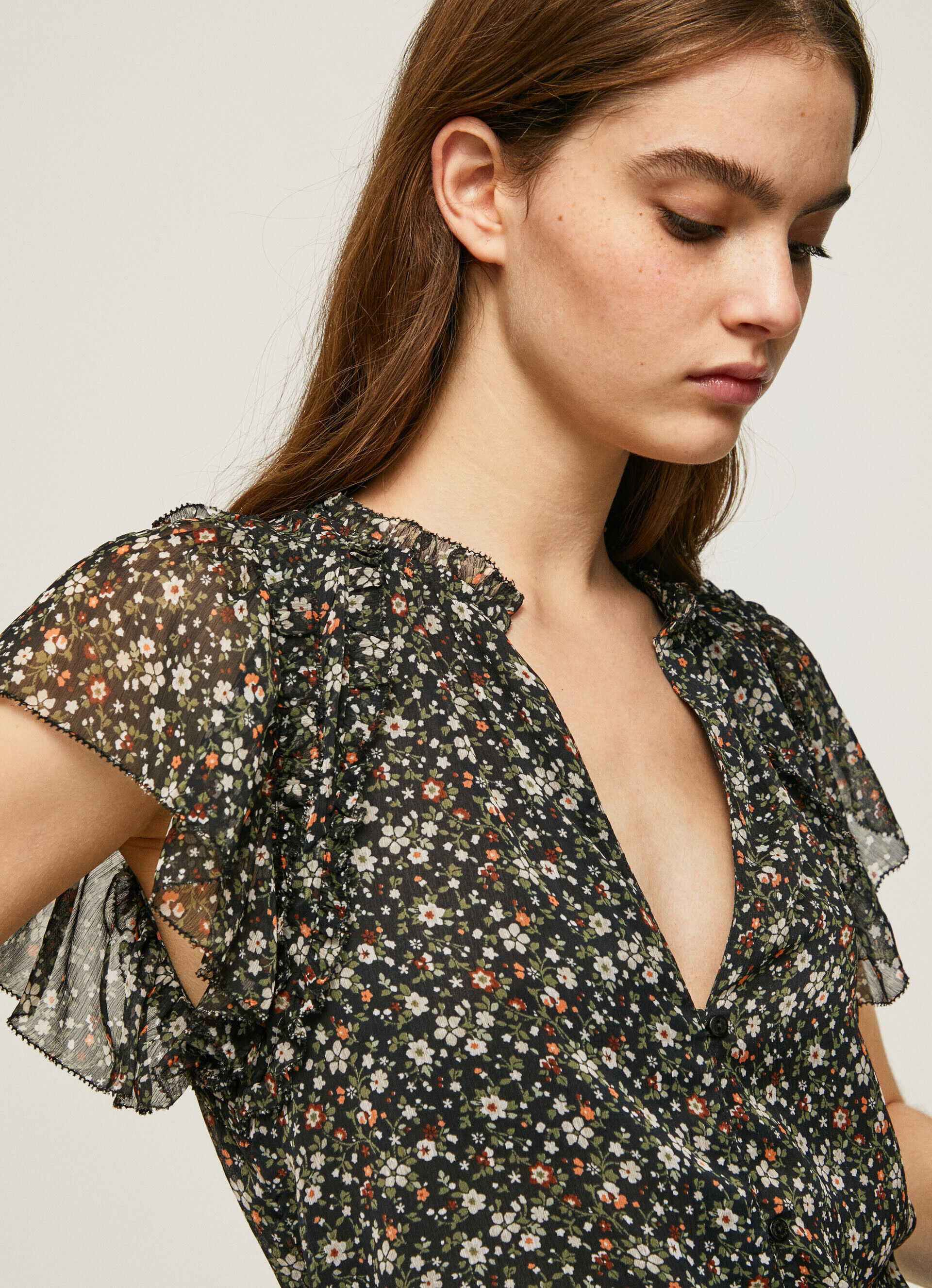 Blusa de chiffon com estampa floral - multicolorida