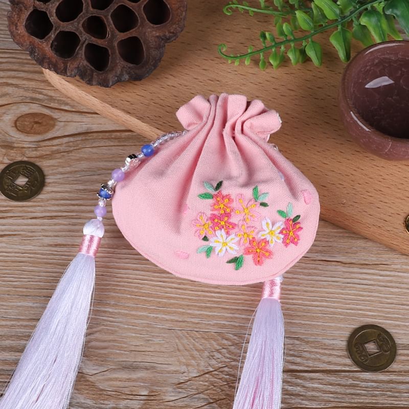 Embroidery Kingdom - DIY borduurpakket met kwastjesgeurzakjes (verschillende ontwerpen)