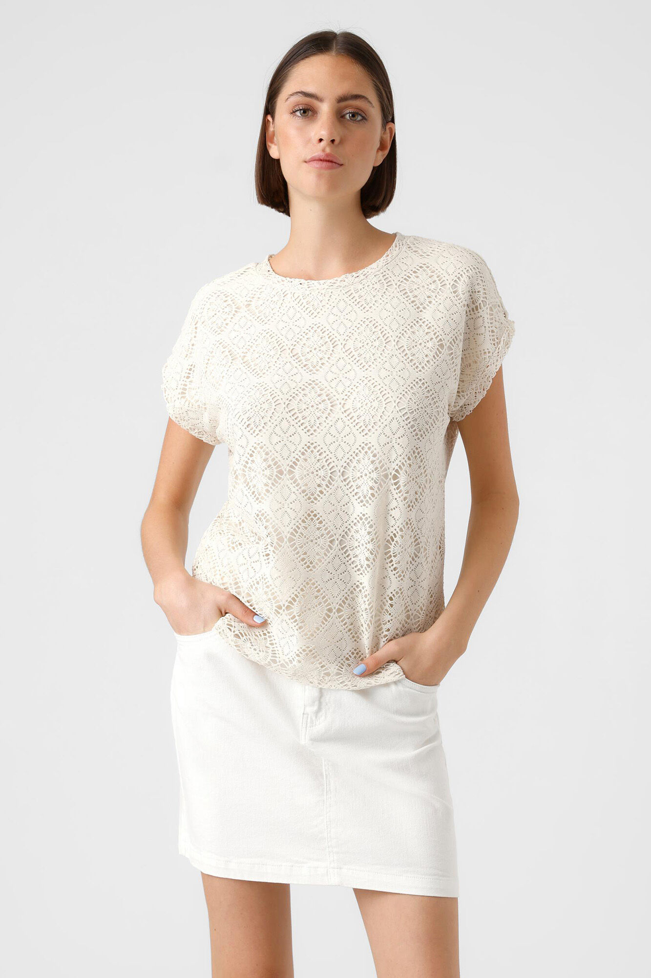 Blusa de manga curta com corte a laser - Cinza