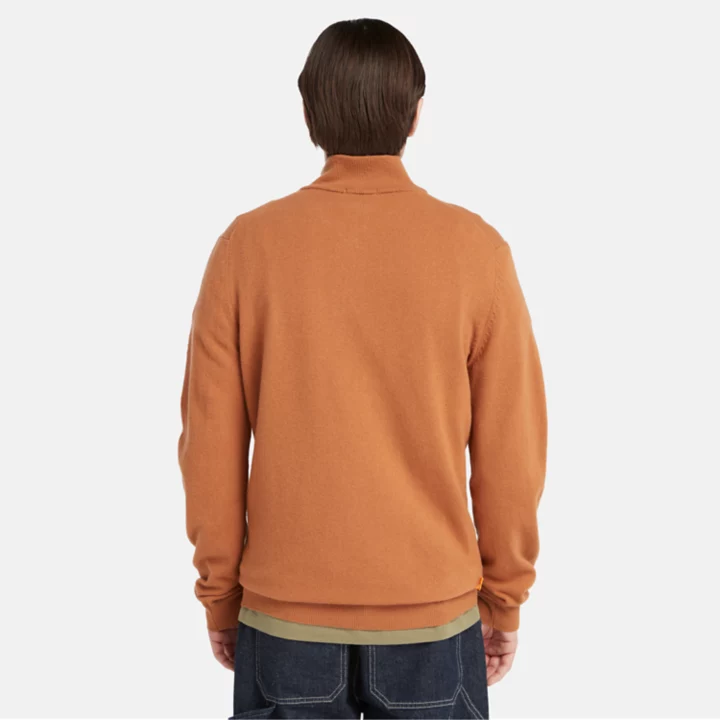 Suéter masculino Cohas Brook com zíper no pescoço, na cor marrom.