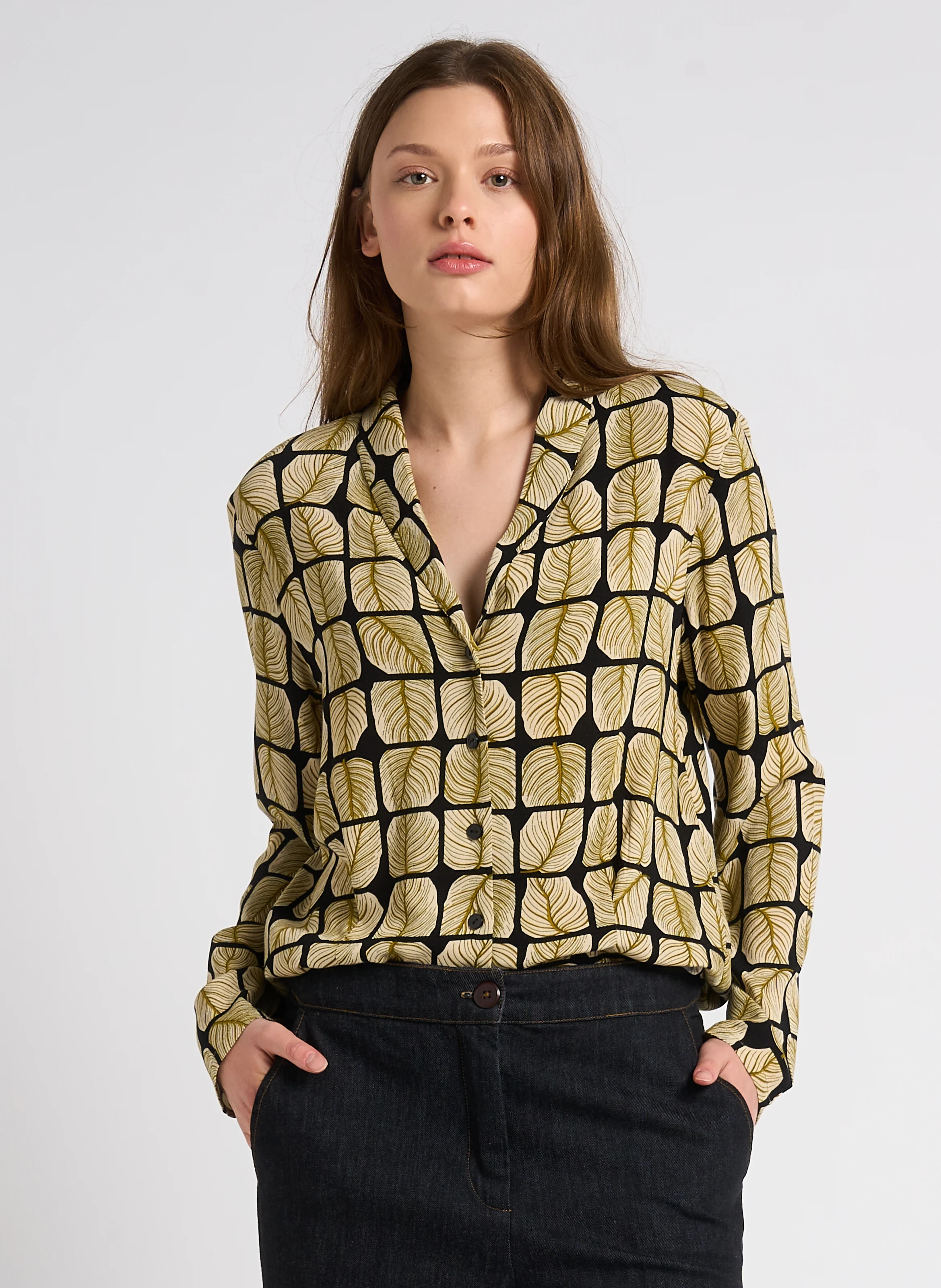 Chemise droite à col V | Beige