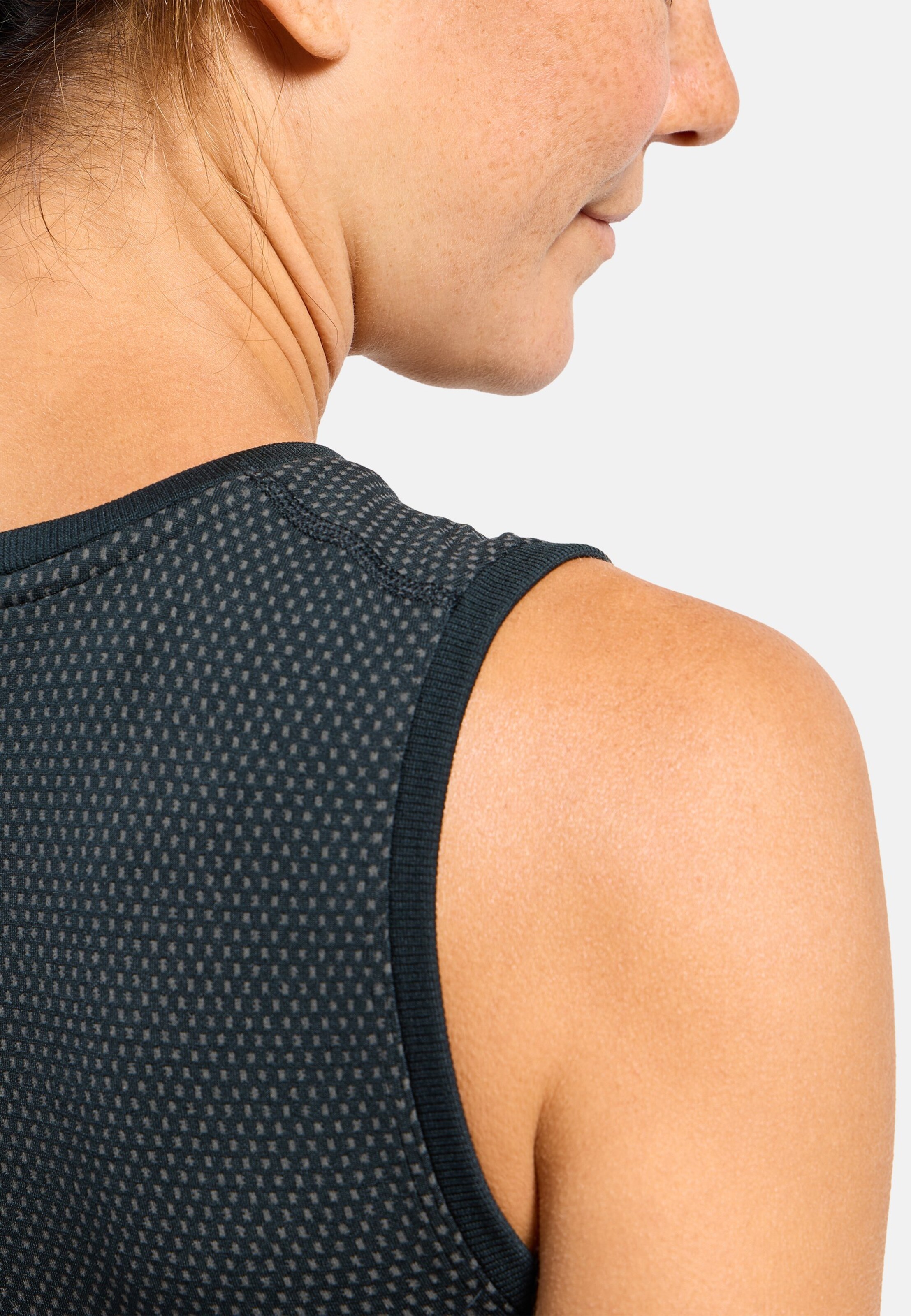Performance Light Base Layer Singlet in black