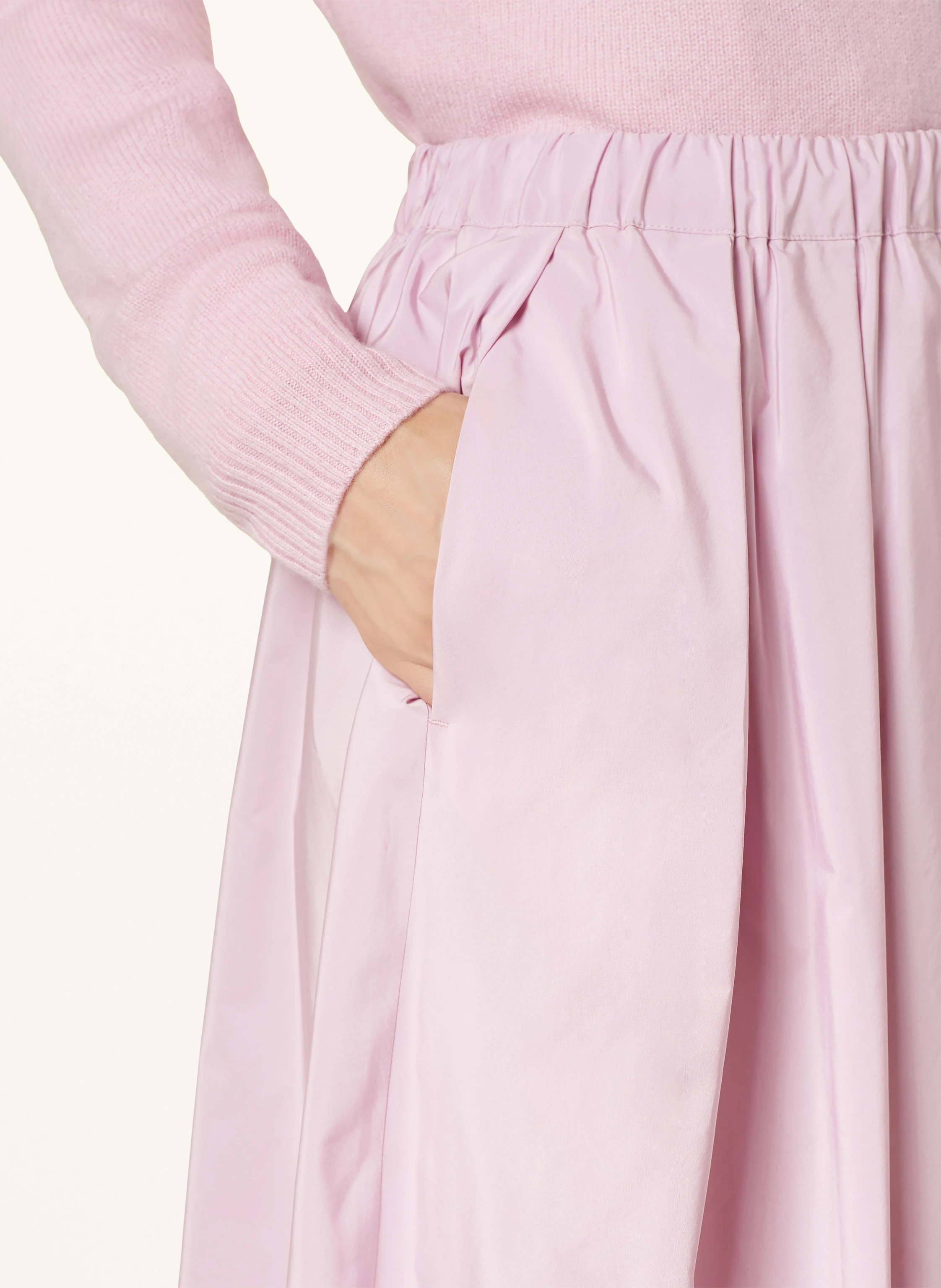 WEEKEND Max Mara Rock CURVATO