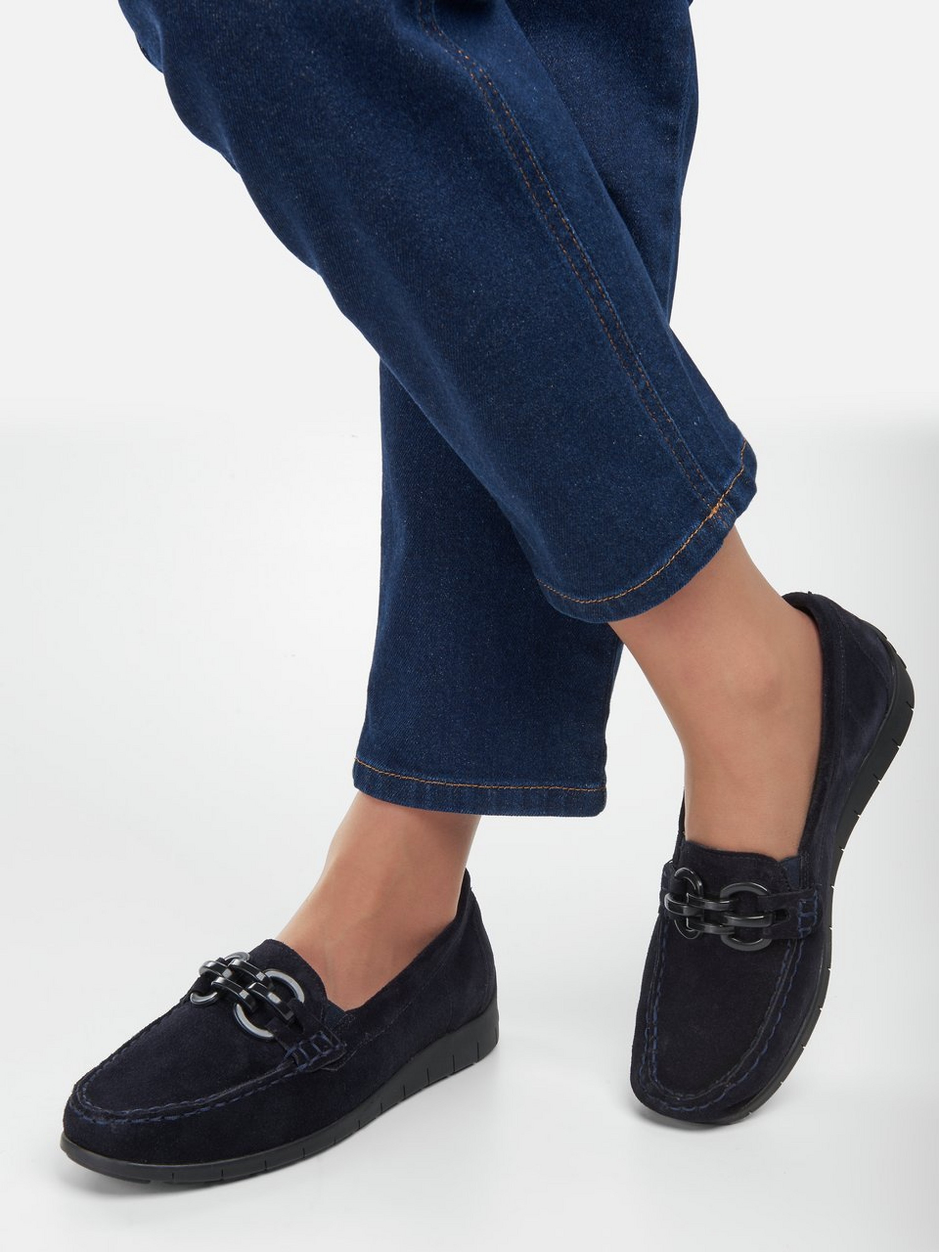 Slipper Lucy