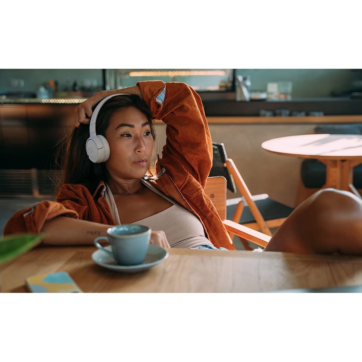 JBL Tune 520BT trådløse on-ear hodetelefoner (hvit)