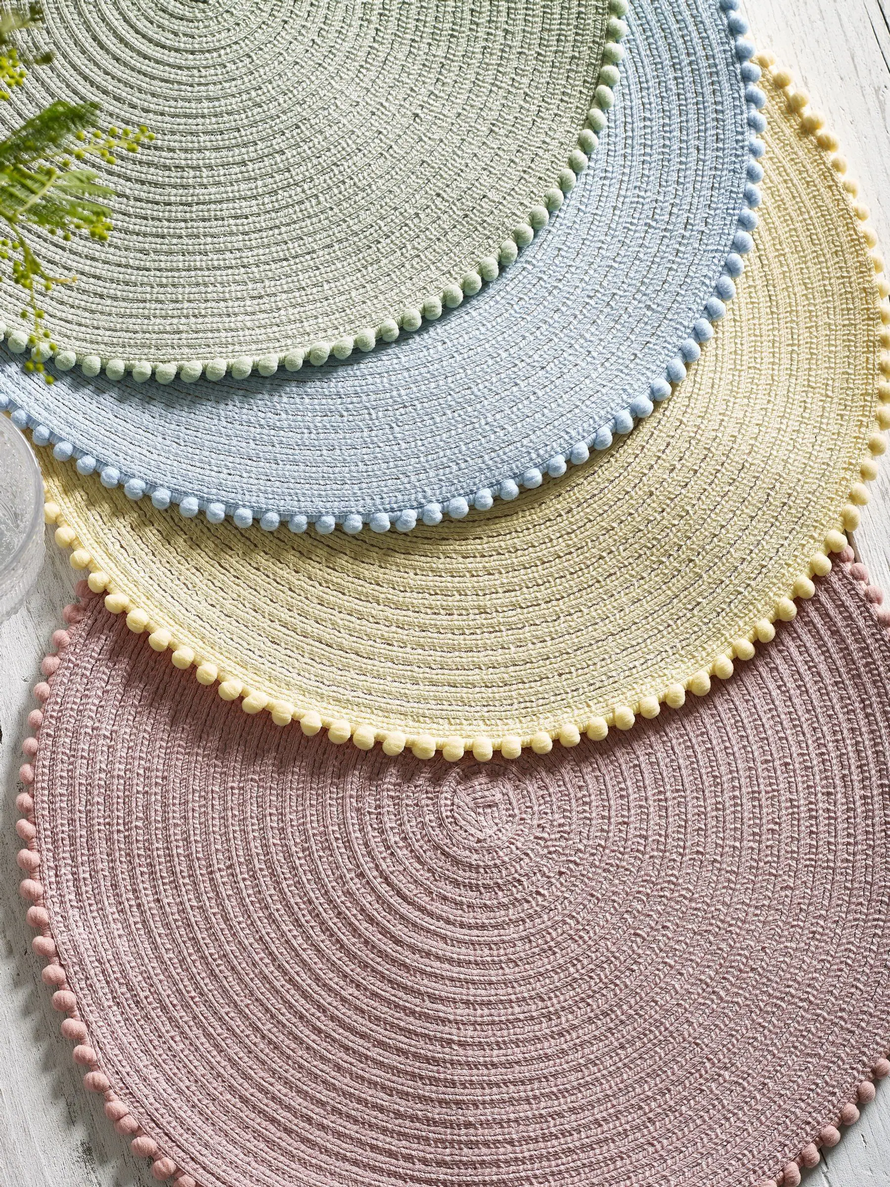 Set van 4 placemats met pompon