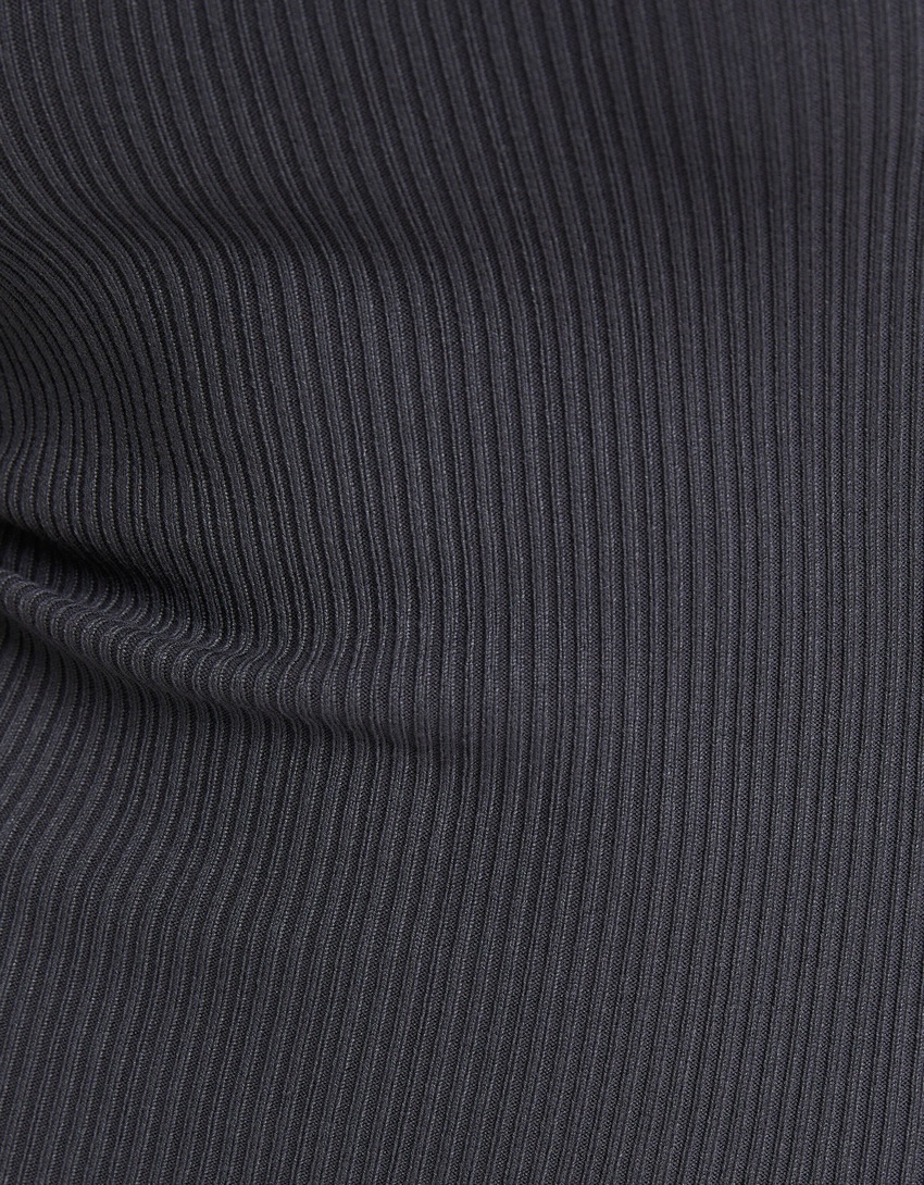 Vestido midi de malha com aquecedores de braço