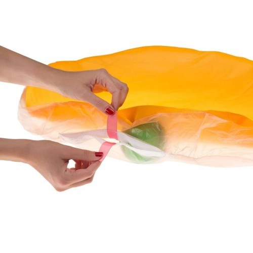 Brinquedo laranja para gato