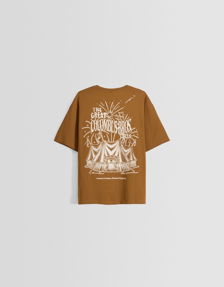 Camiseta de manga curta com estampa e modelagem quadrada