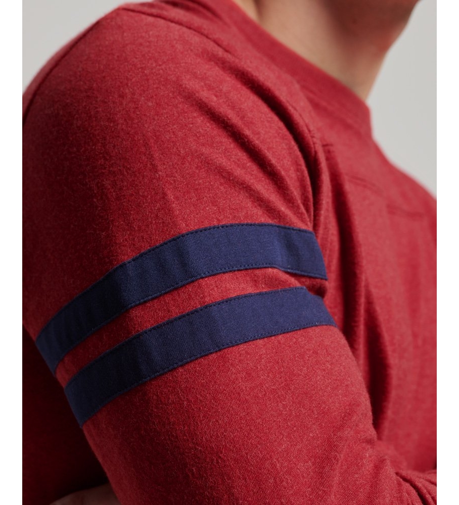 Camiseta Superdry de algodão orgânico com logo vintage, modelo Quarterback Red.