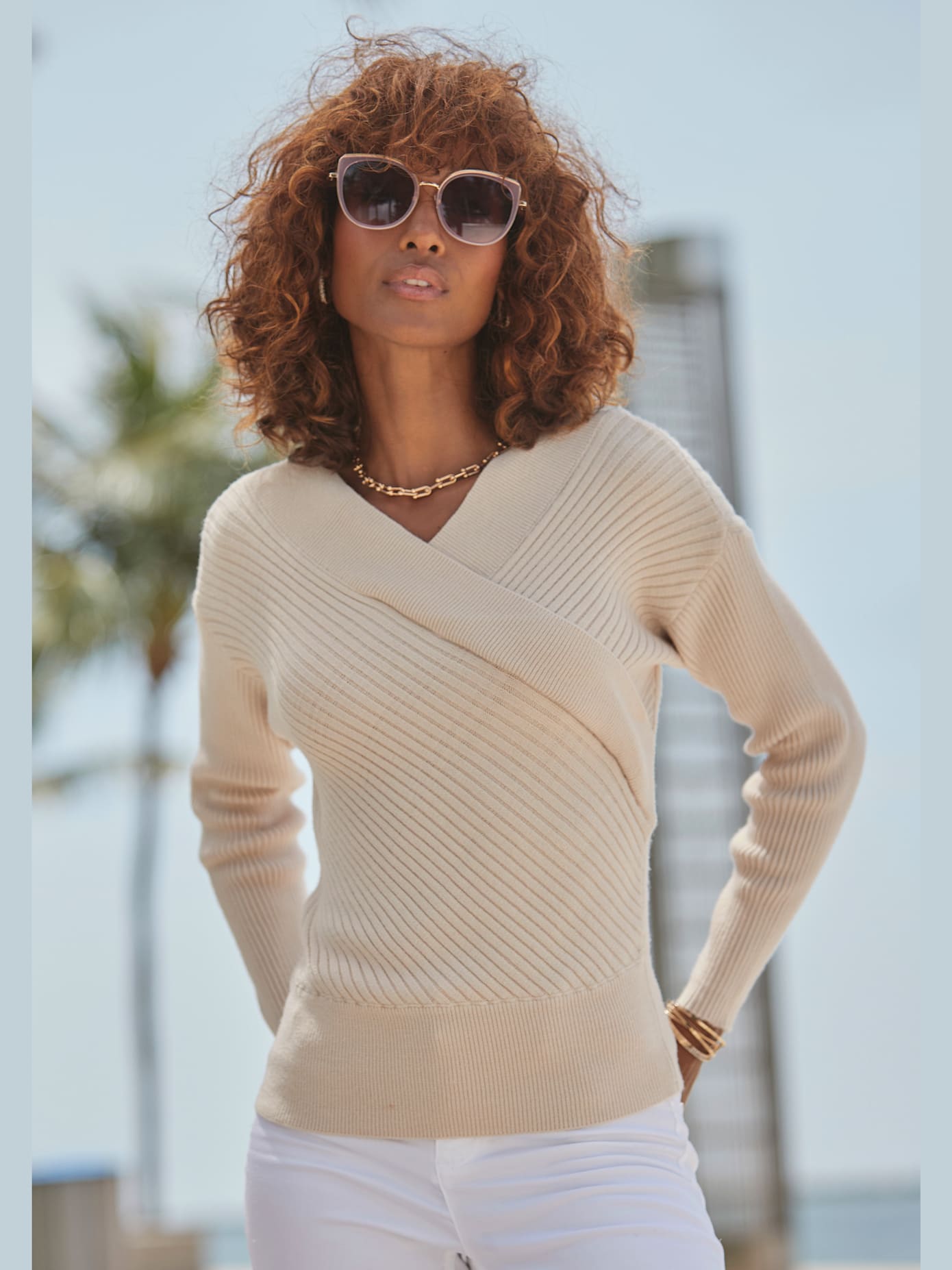 Pull en tricot encolure originale