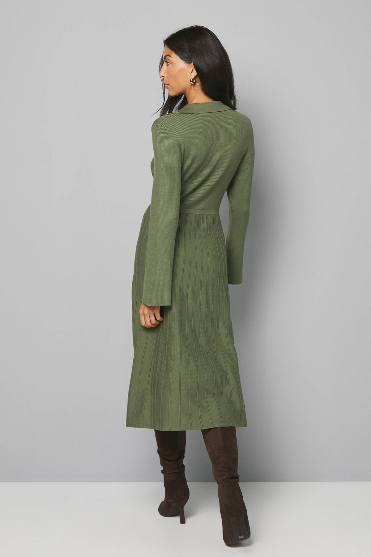Wallis Robe Tricotée Plissée à Boutons Décoratifs