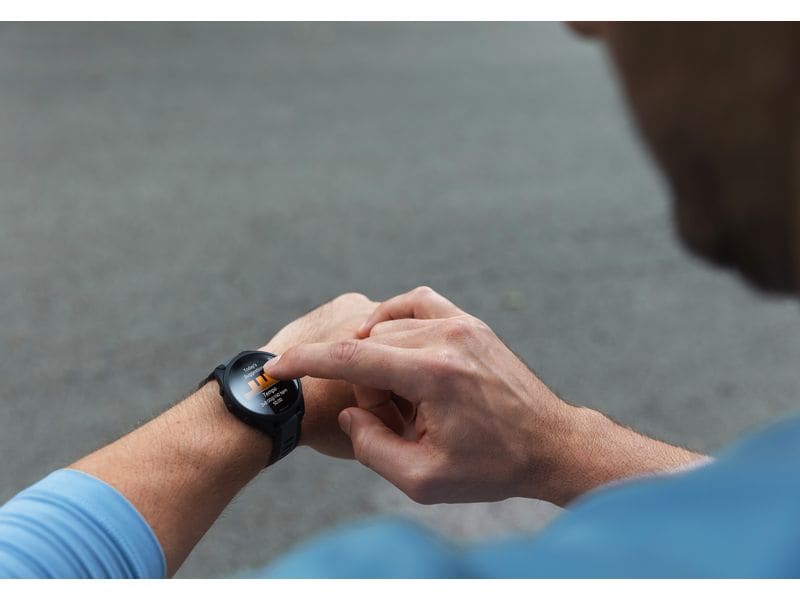 GARMIN Sportuhr Forerunner 165 Dunkelgrau/Schwarz Smarte Laufuhr